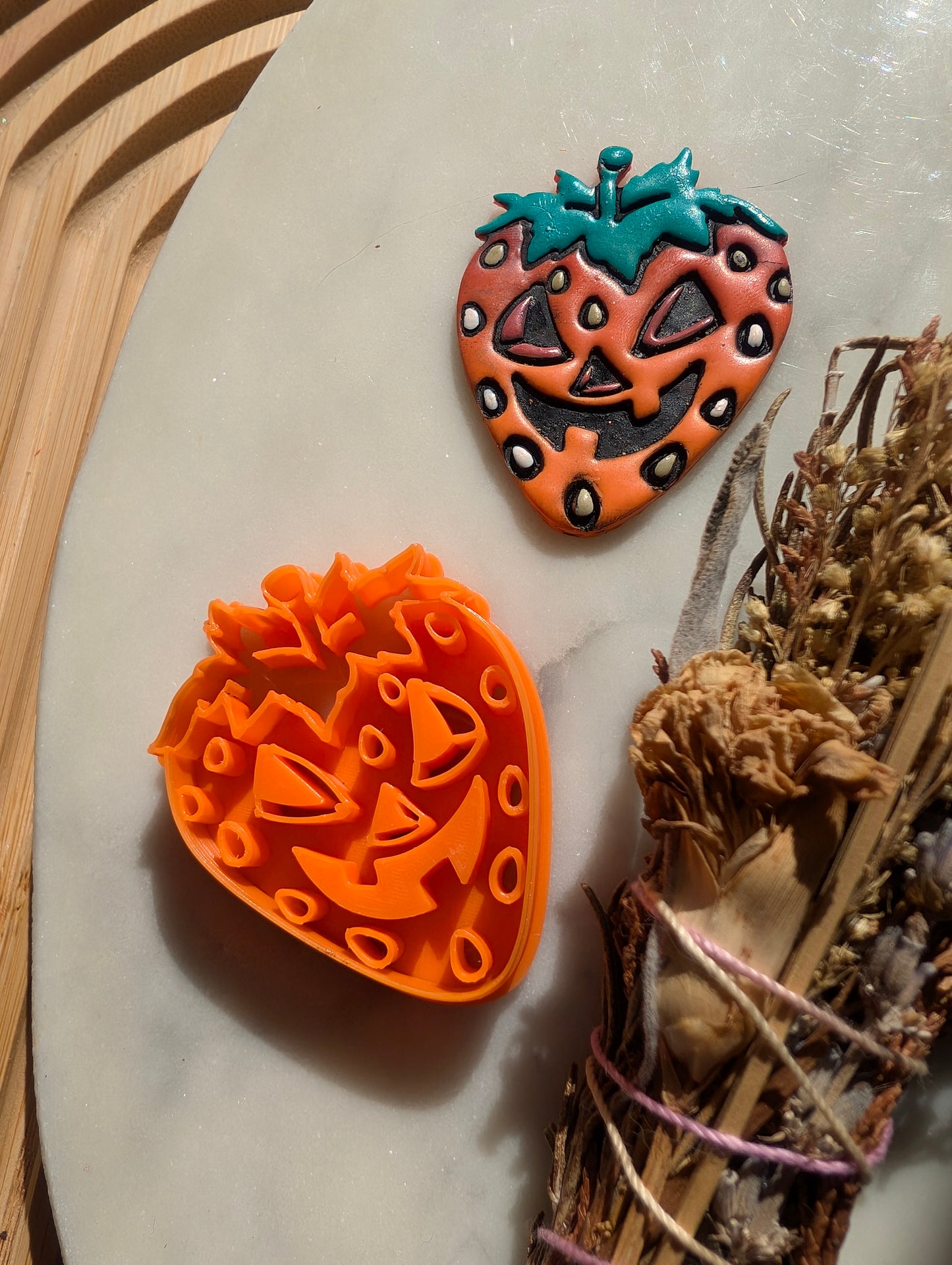 Jack o' Lantern Strawberry Sharp Clay Cutter