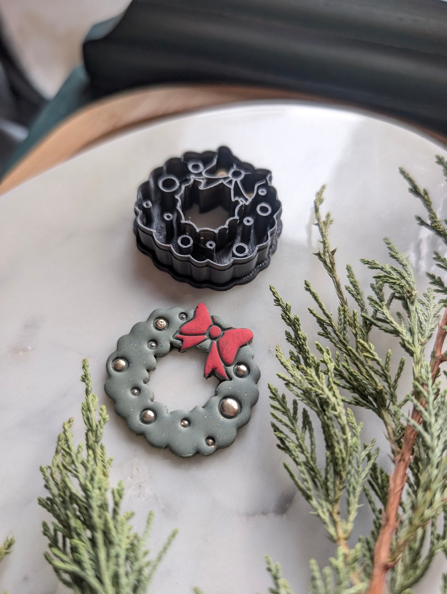 Holiday Doodle Christmas Wreath - Embossed Sharp Clay Cutter