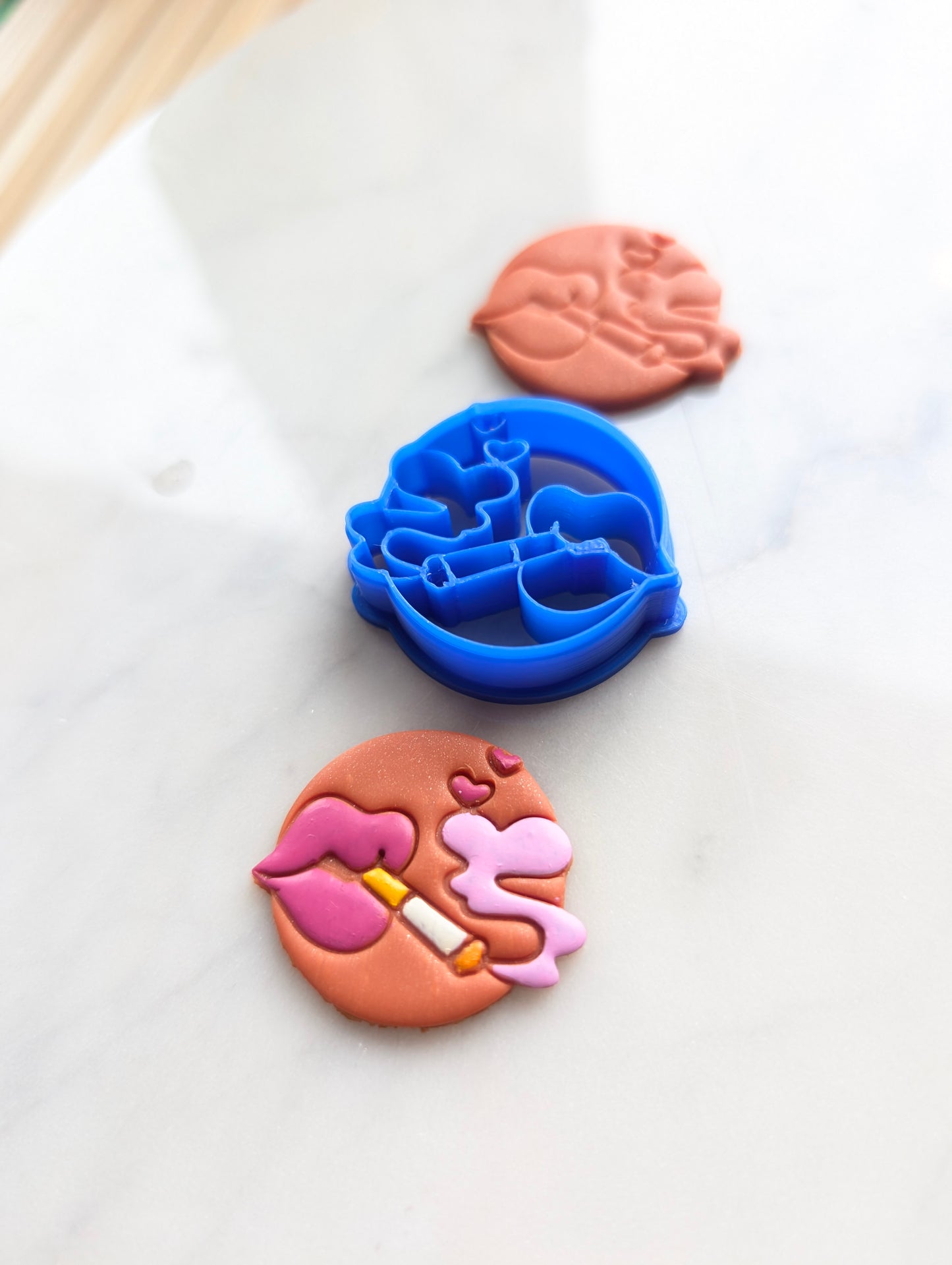 Kiss Lips with a Cigarette and Heart Shaped Smoke Sharp Clay Cutter