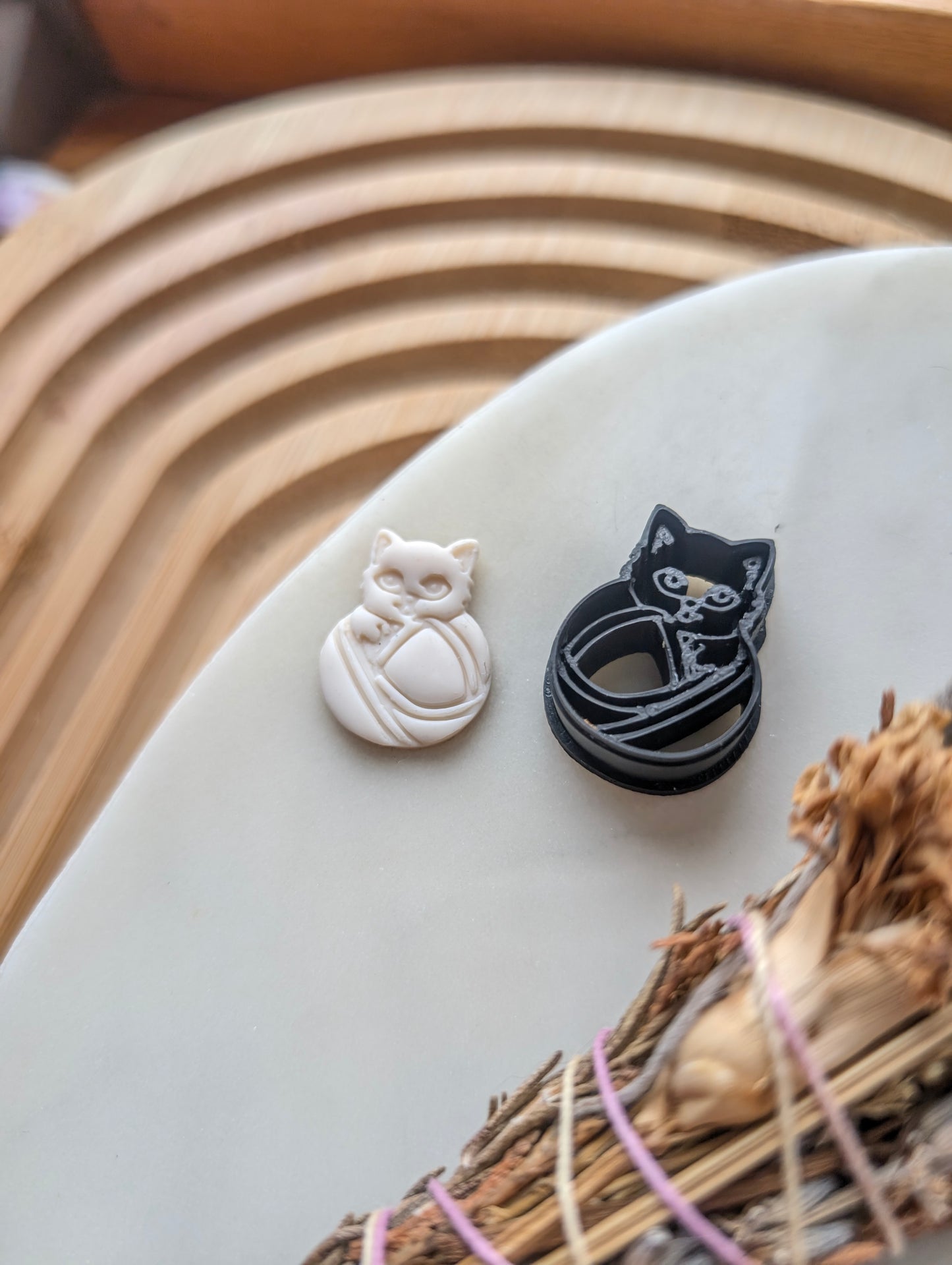 MINI Cat on a Ball of Yarn Sharp Clay Cutter