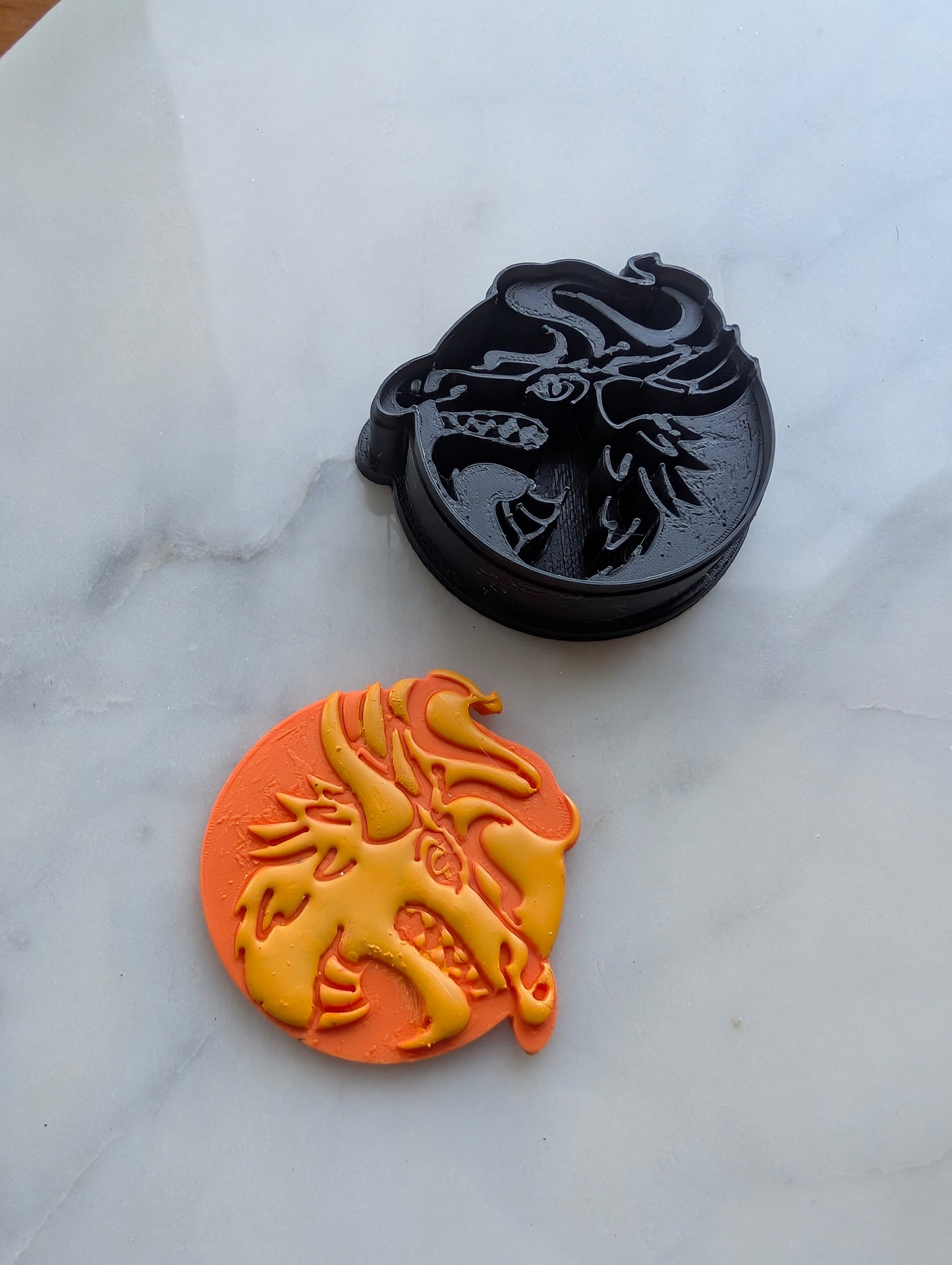 Dragon Head Side View with Smoke on Coin Sharp Clay Cutter