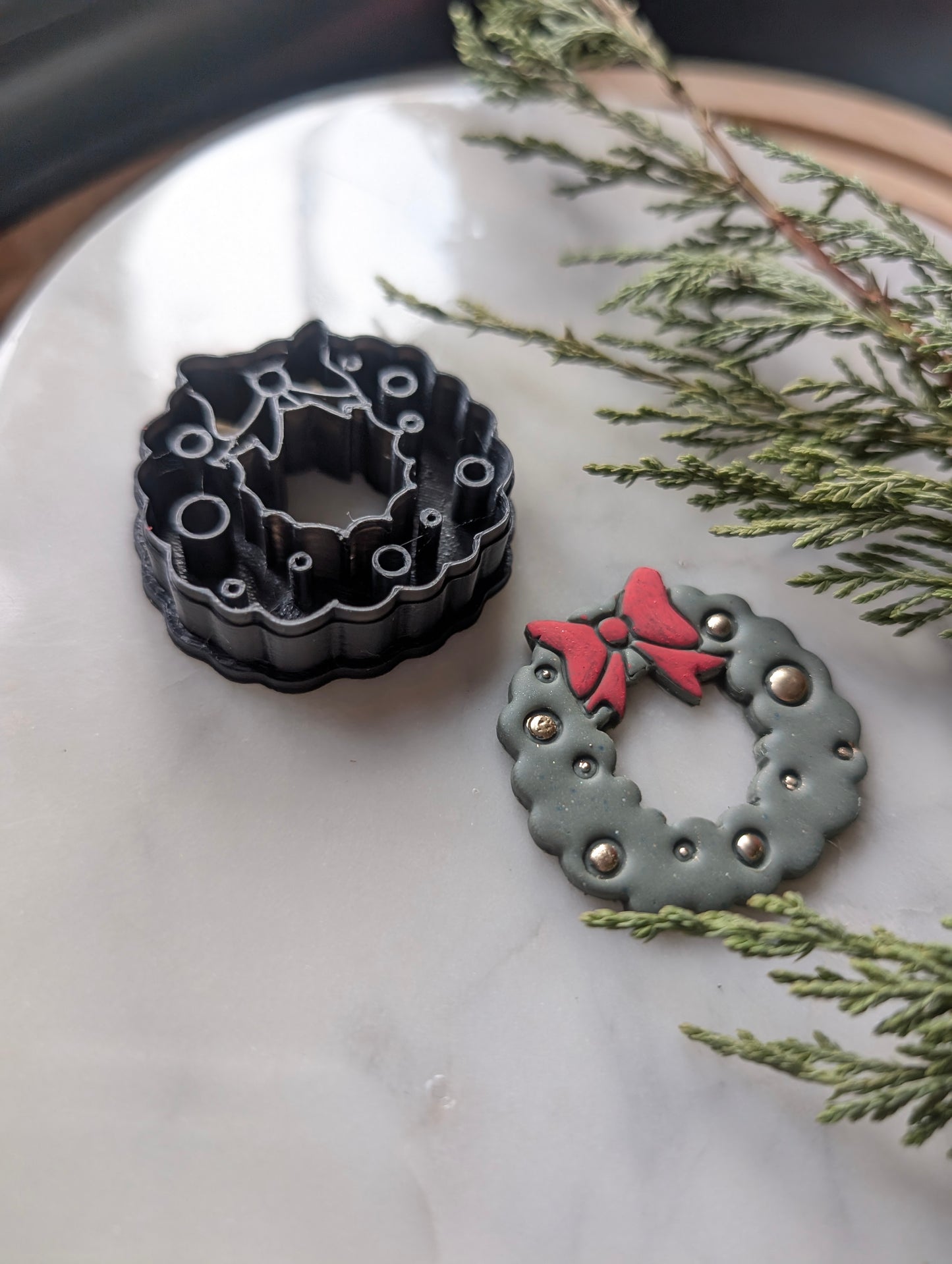 Holiday Doodle Christmas Wreath - Embossed Sharp Clay Cutter