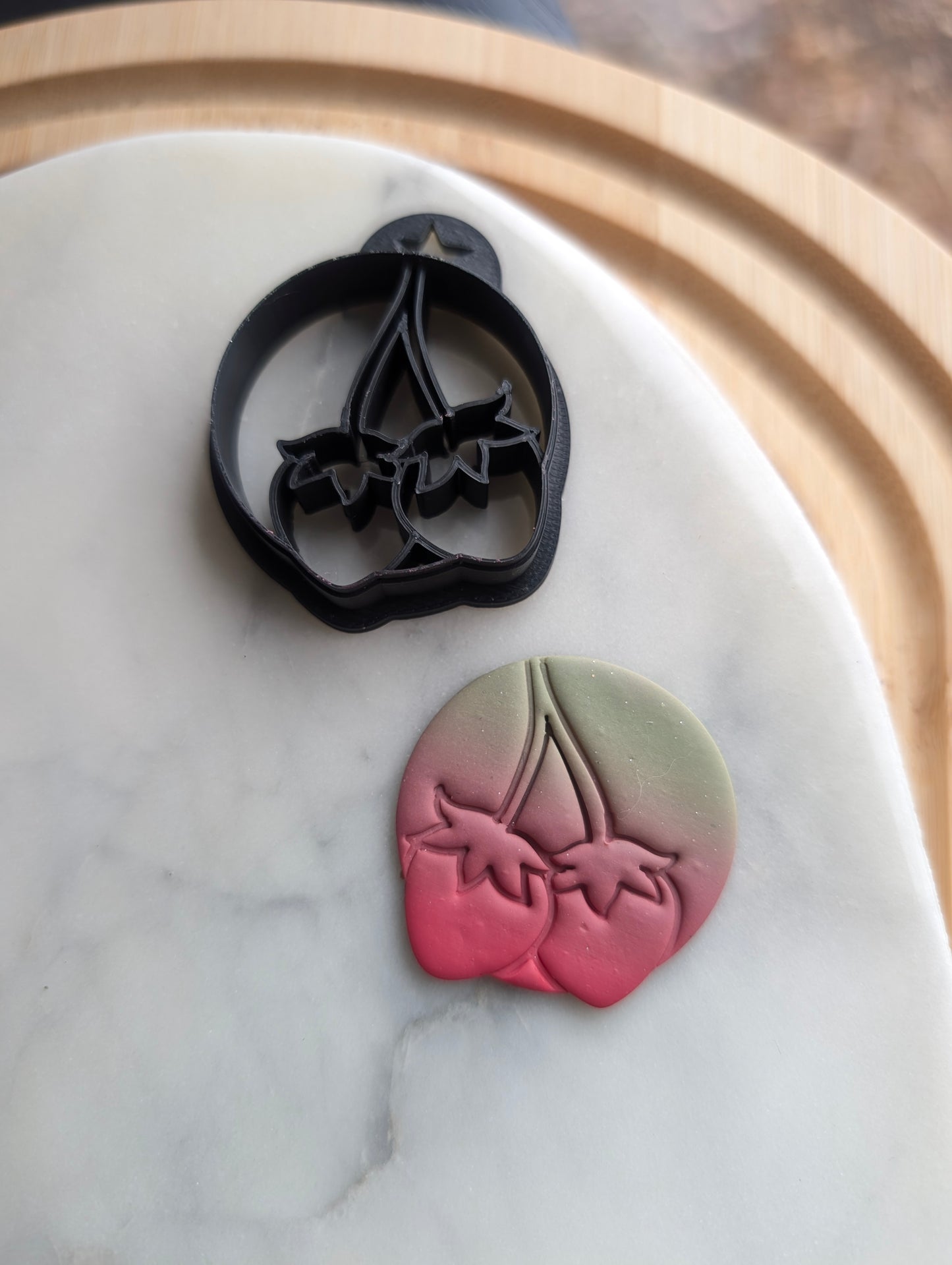 Double Strawberries on Stem Sharp Clay Cutter
