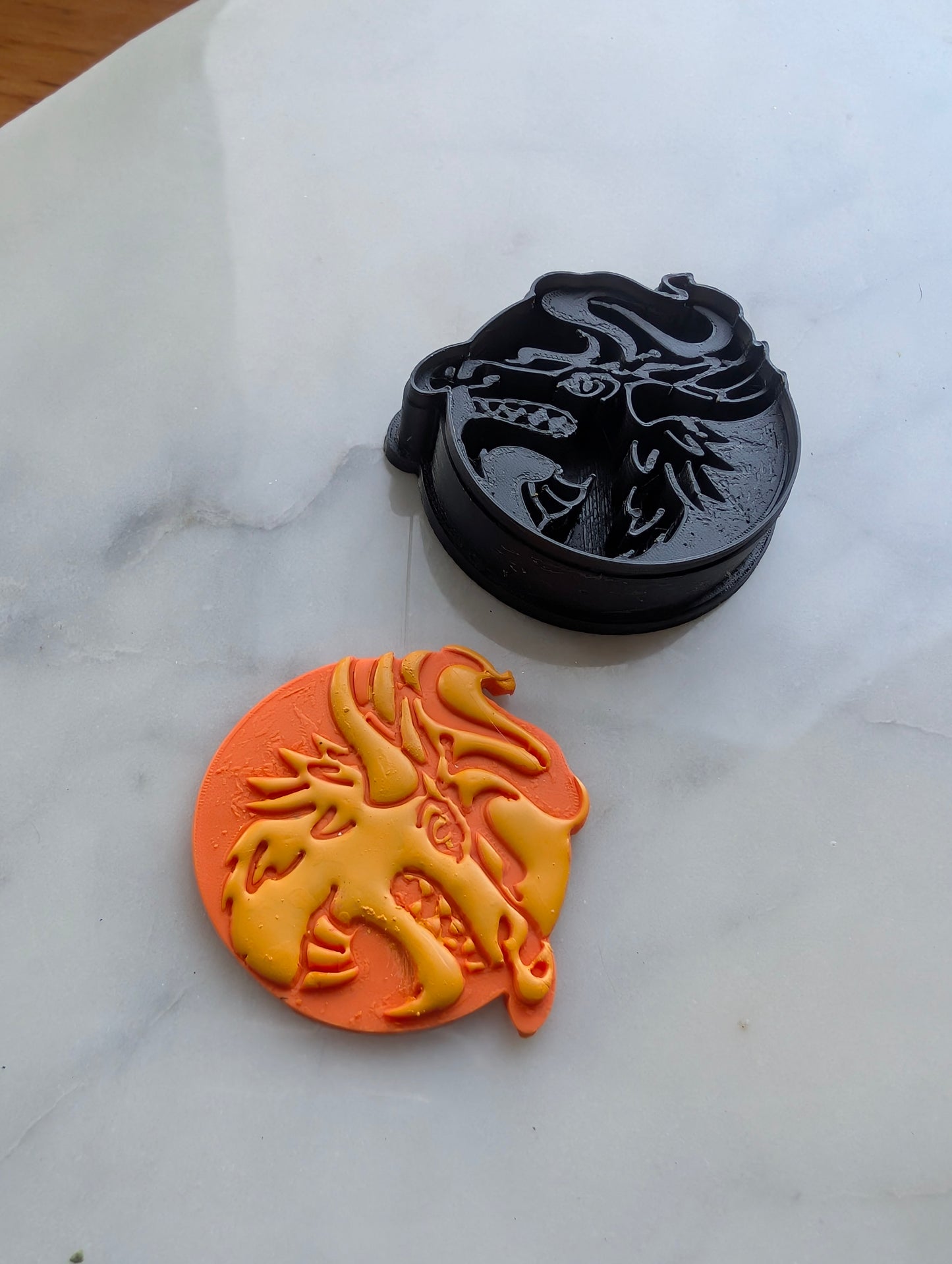 Dragon Head Side View with Smoke on Coin Sharp Clay Cutter