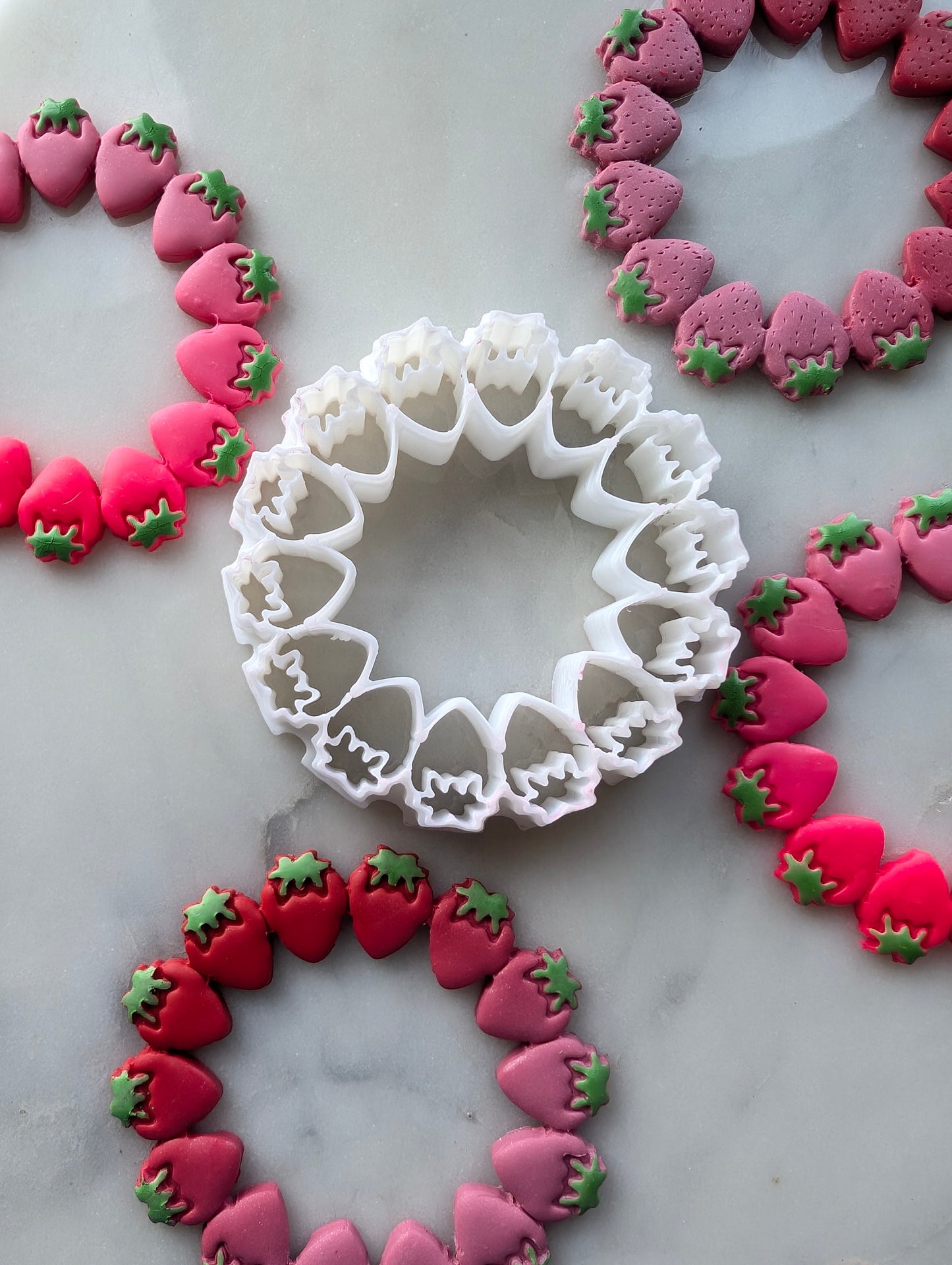 Micro Strawberry Wreath Sharp Clay Cutter