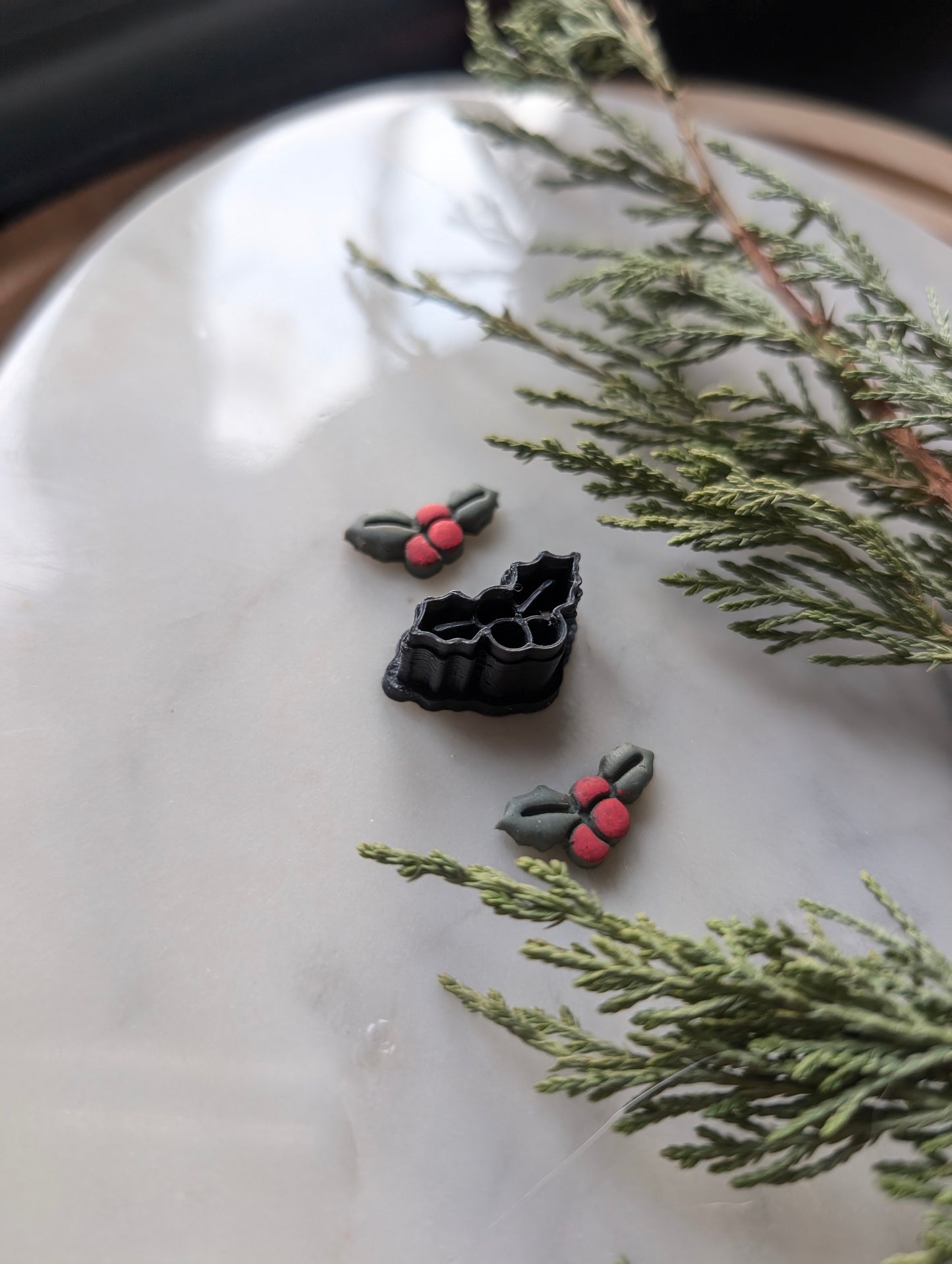 Mistletoe Mini - Embossed Sharp Clay Cutter