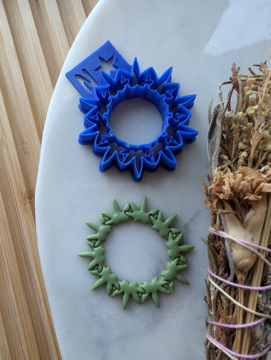 Pot Leaf Wreath Sharp Clay Cutter