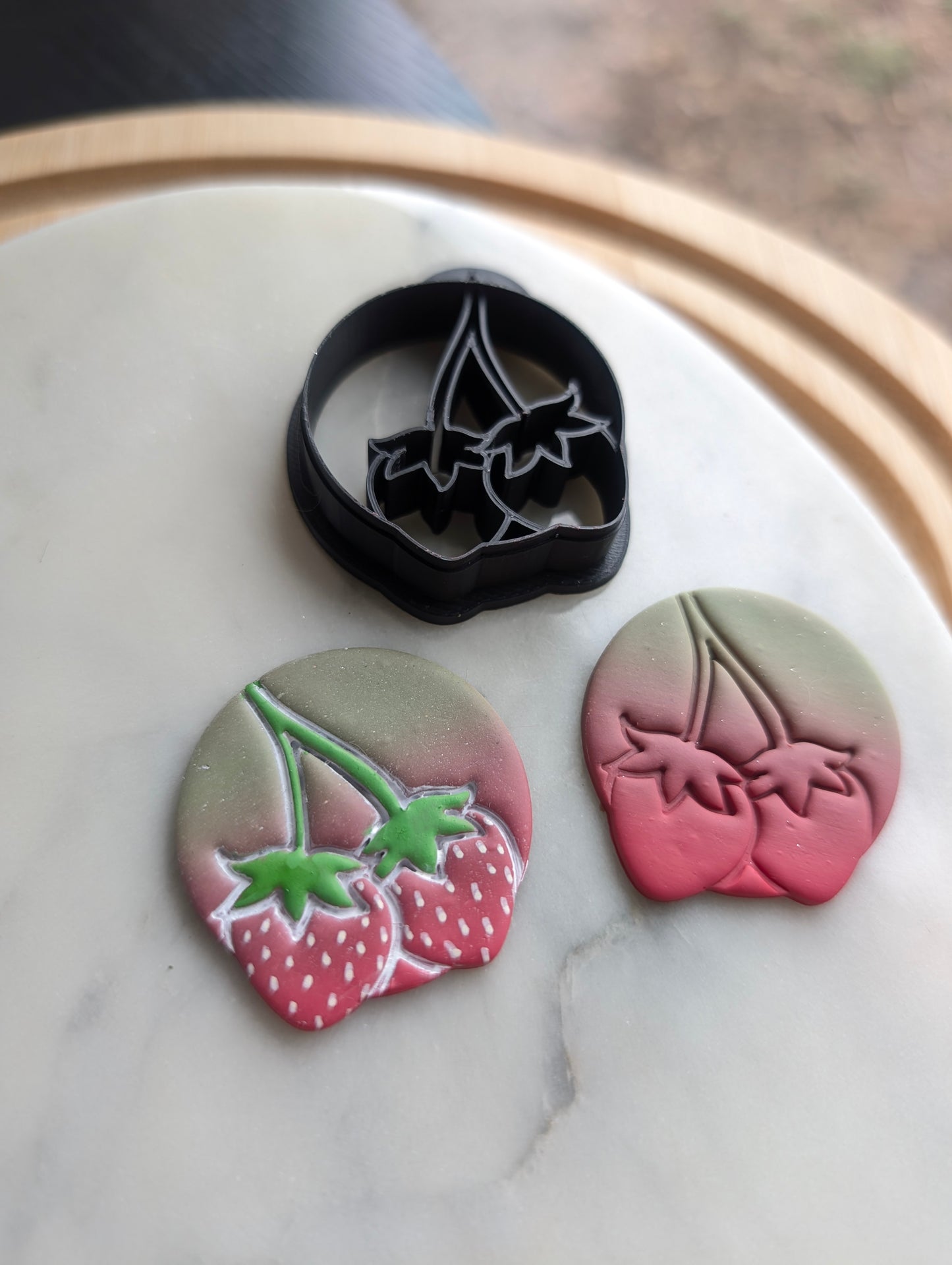 Double Strawberries on Stem Sharp Clay Cutter