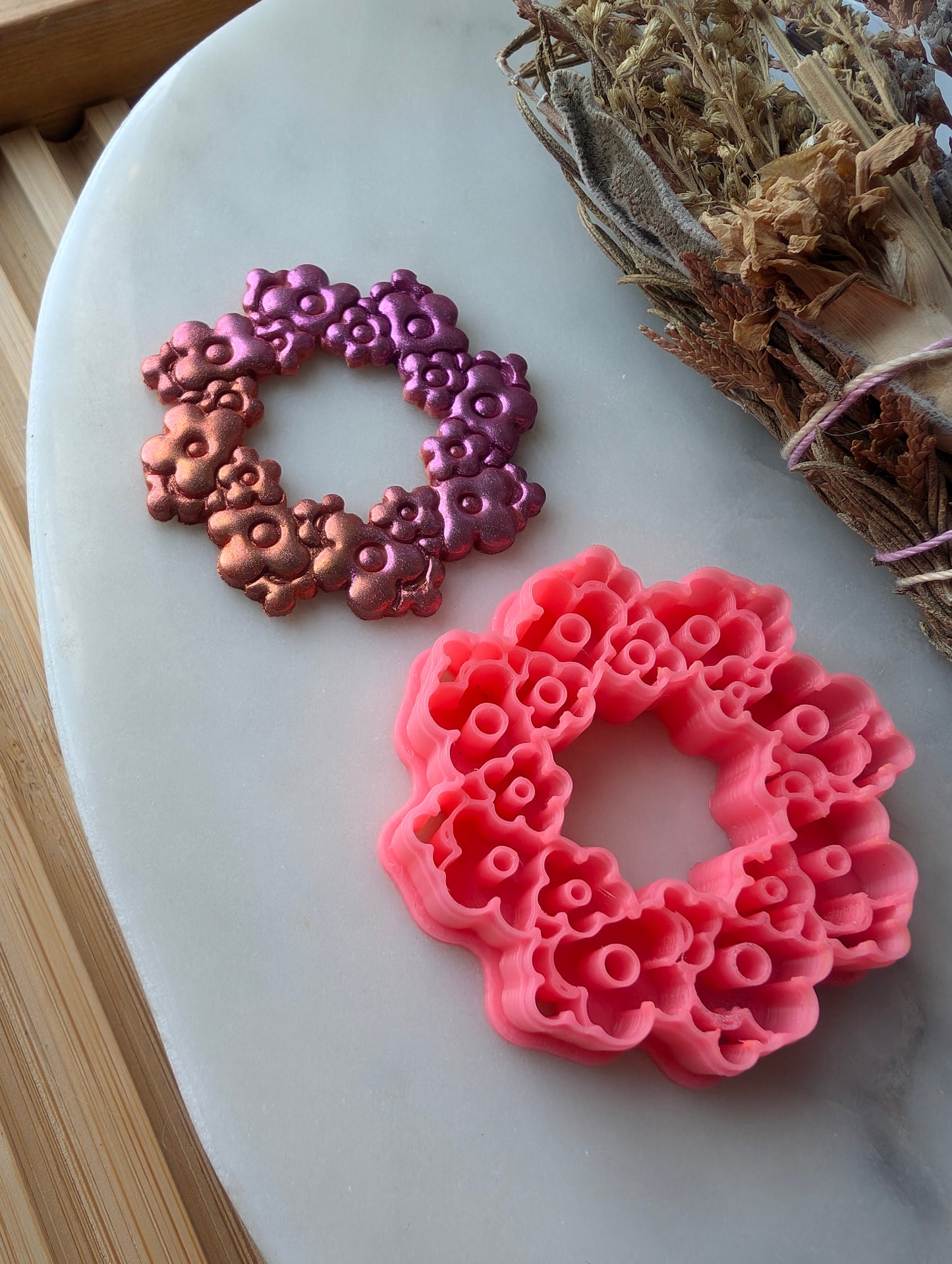 Ditsy Floral Wreath Sharp Clay Cutter