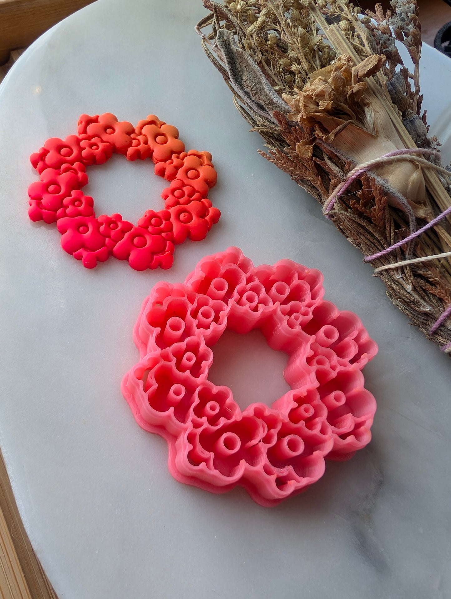 Ditsy Floral Wreath Sharp Clay Cutter