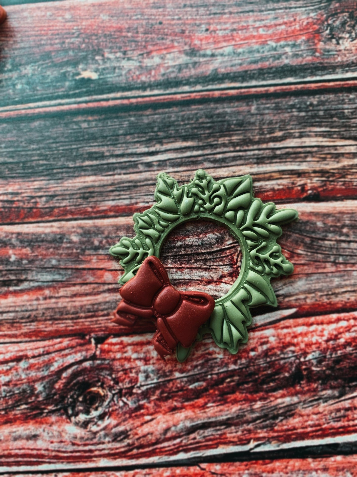 Holiday Christmas Wreath - Embossed Sharp Clay Cutter