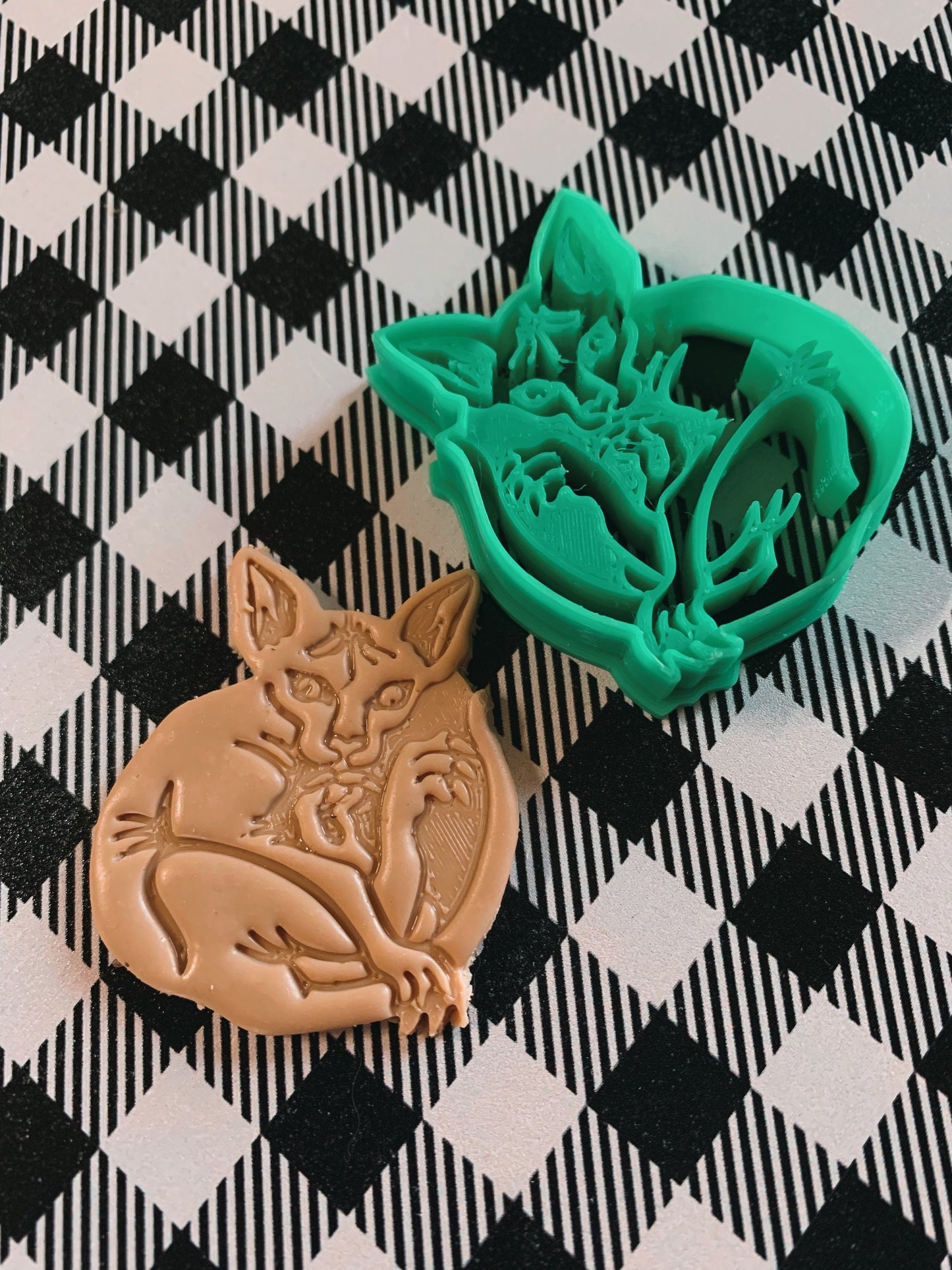 Full Body Sphinx Cat - Embossed Sharp Clay Cutters