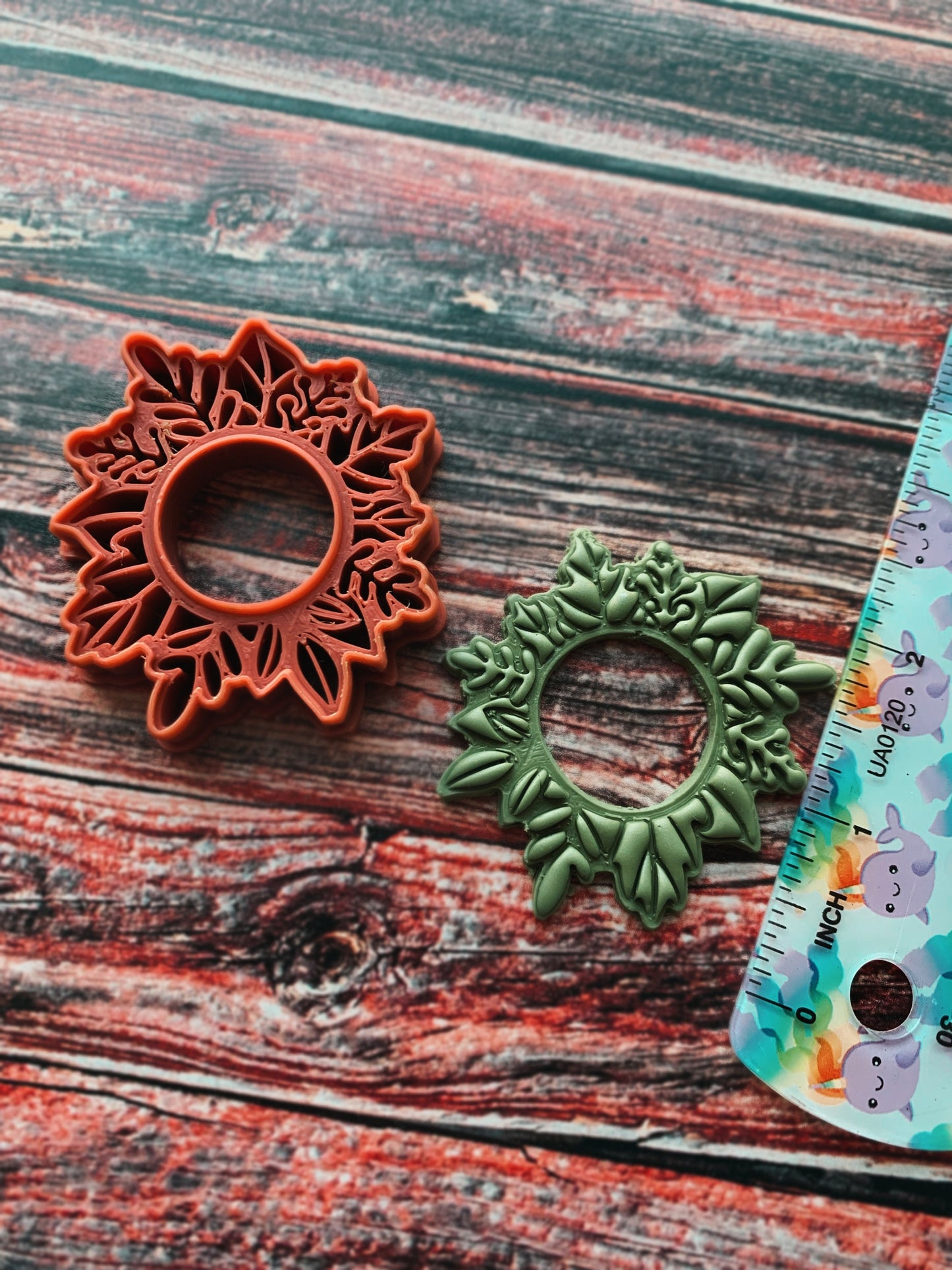 Holiday Christmas Wreath - Embossed Sharp Clay Cutter