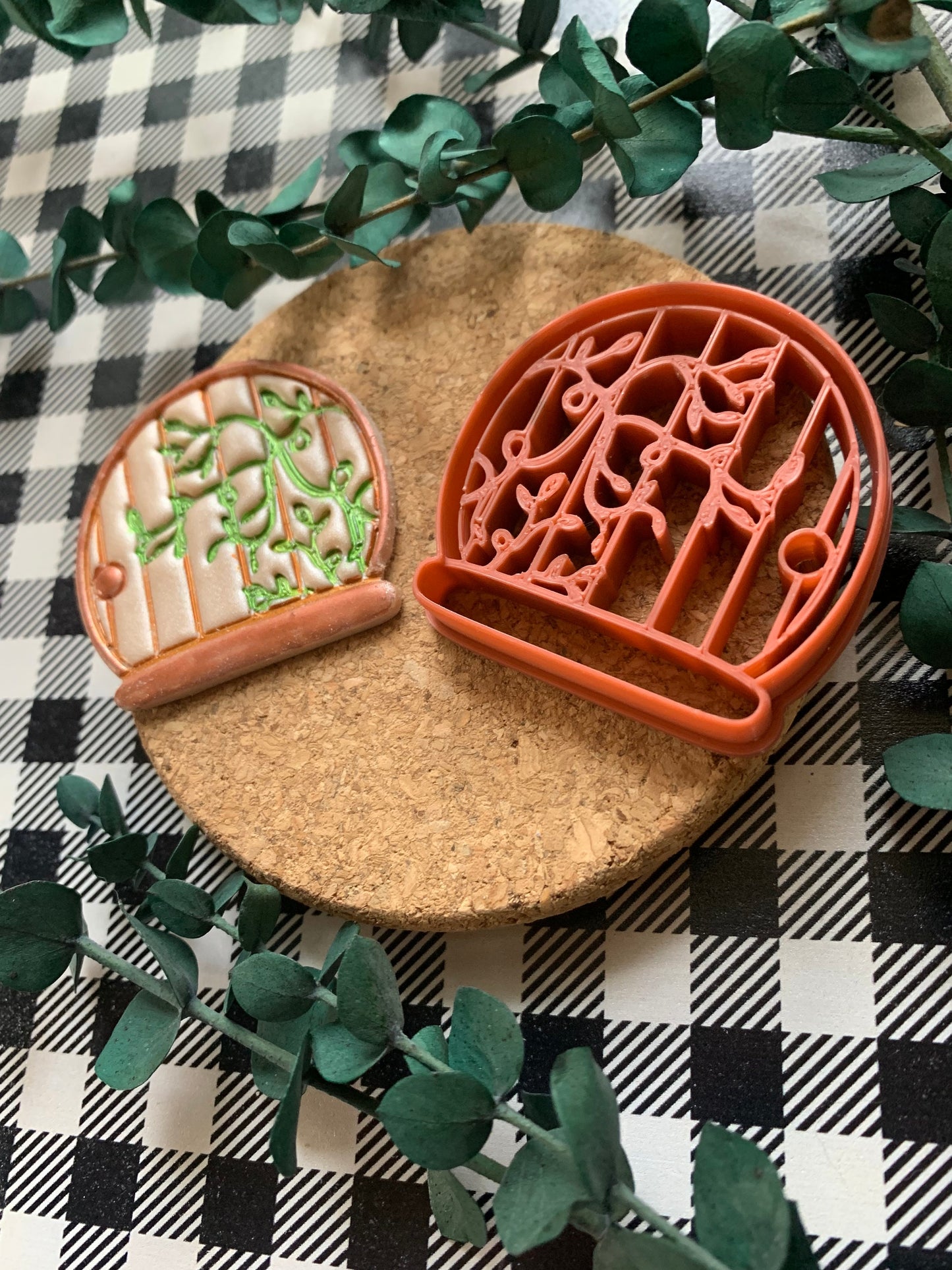 Ivy Covered Round Hobbit Fairy House Door - Embossed Sharp Clay Cutter