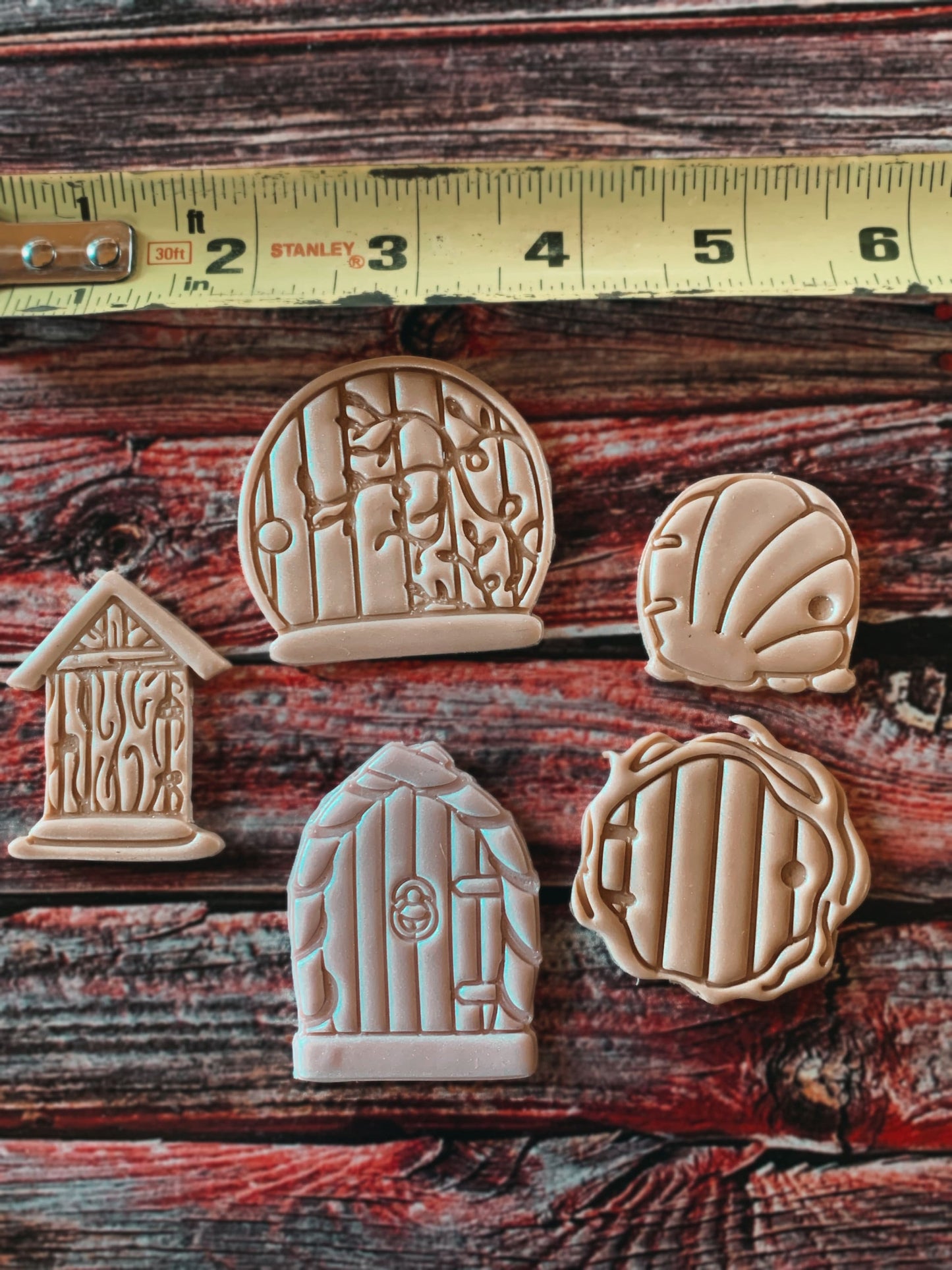 In The Branches Round Hobbit Fairy House Door - Embossed Sharp Clay Cutter