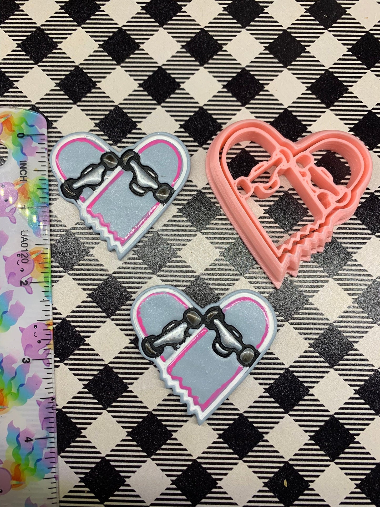 Broken Skateboard Heart - Embossed Sharp Clay Cutter