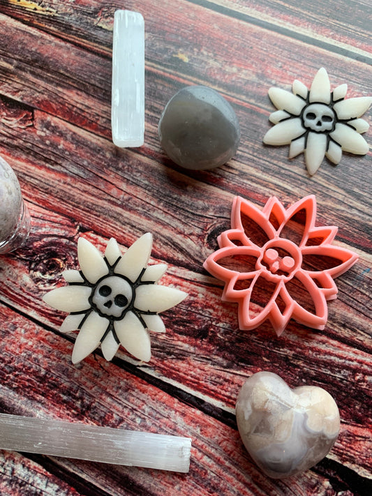 Sharp Flower with Chibi Skull - Embossed Sharp Clay Cutter