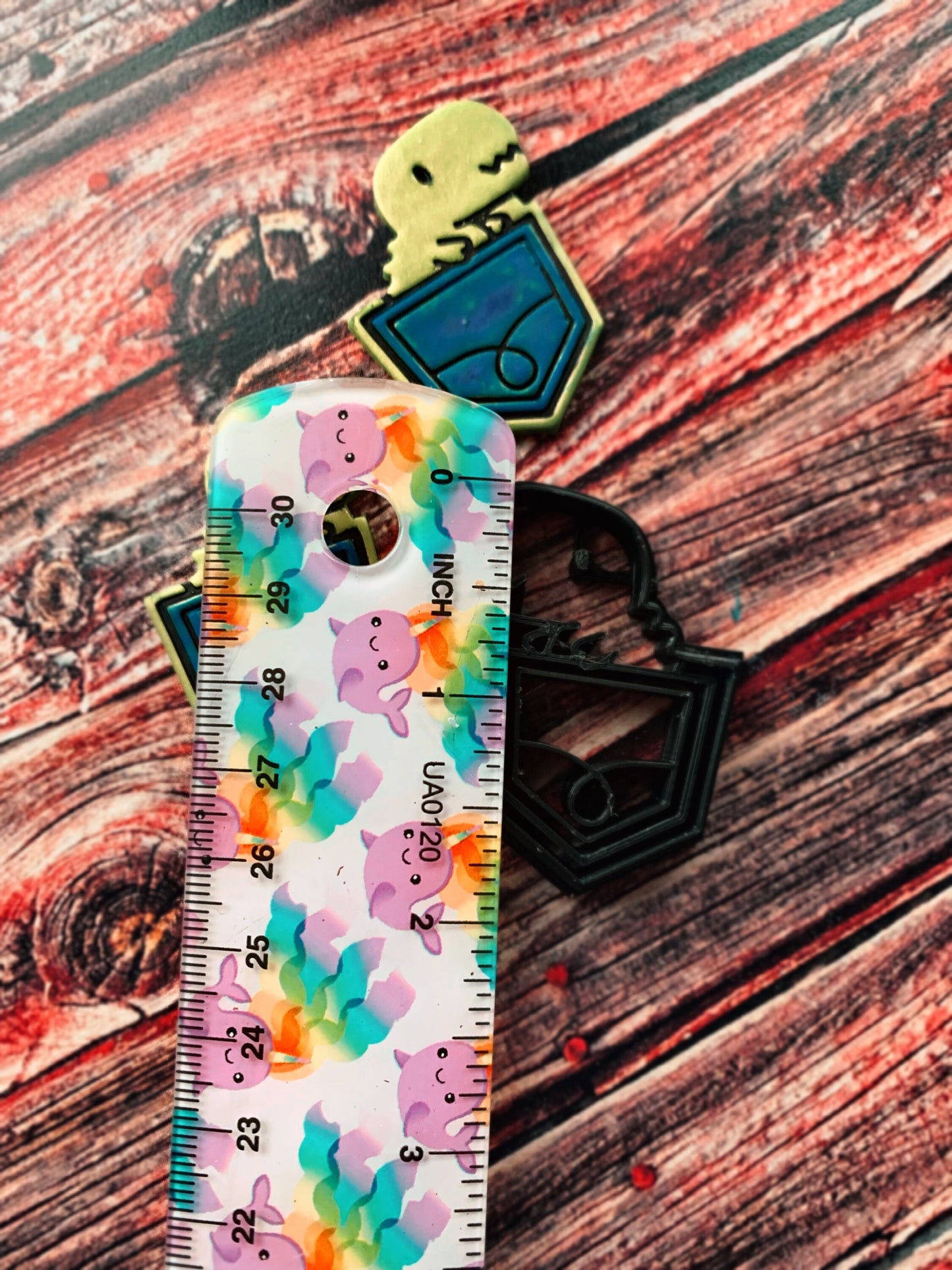 Dinosaur Pet in Pocket - Embossed Sharp Clay Cutter