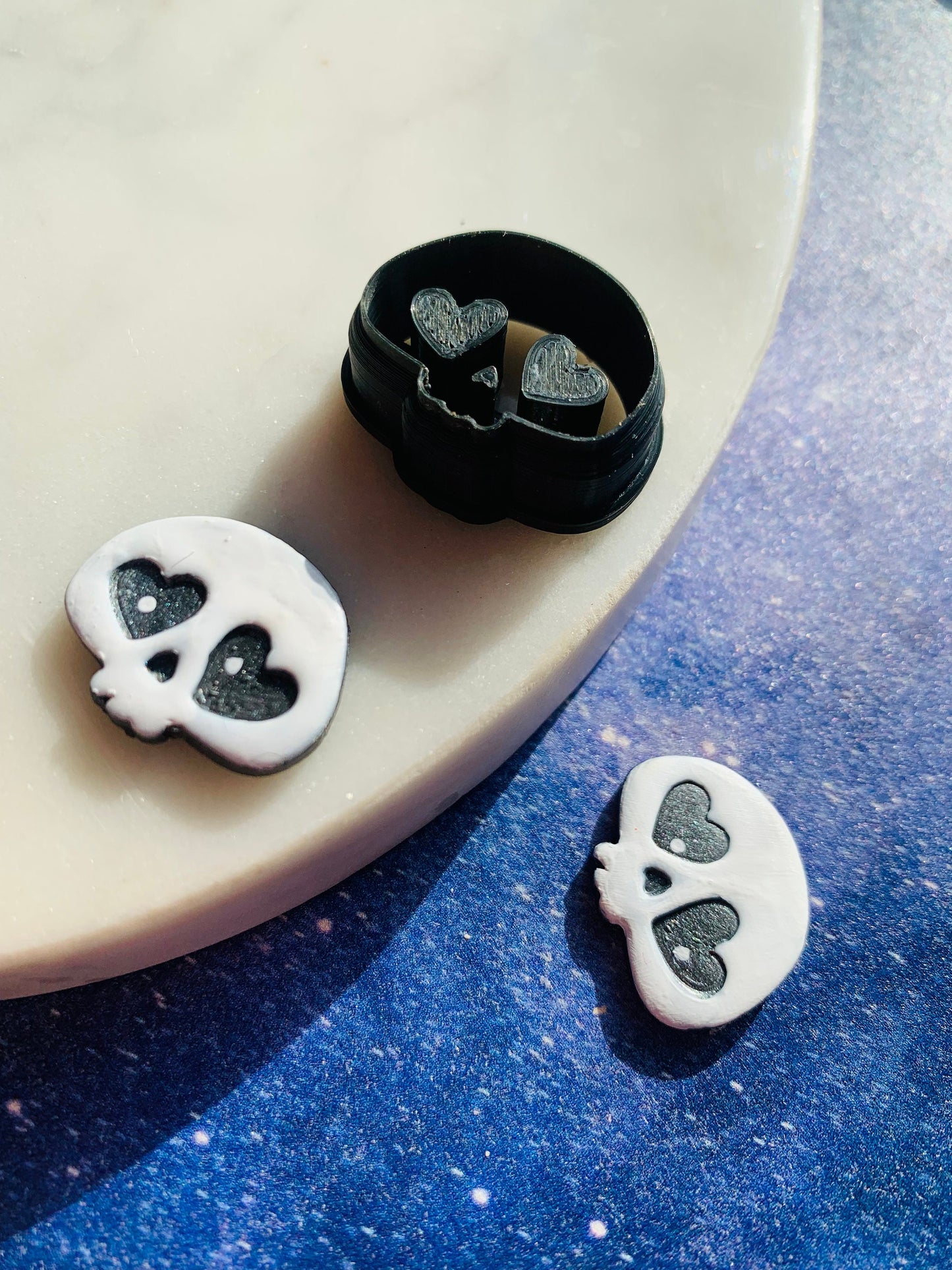 Small Chibi Skull with Heart Eyes   - Embossed Sharp Clay Cutter