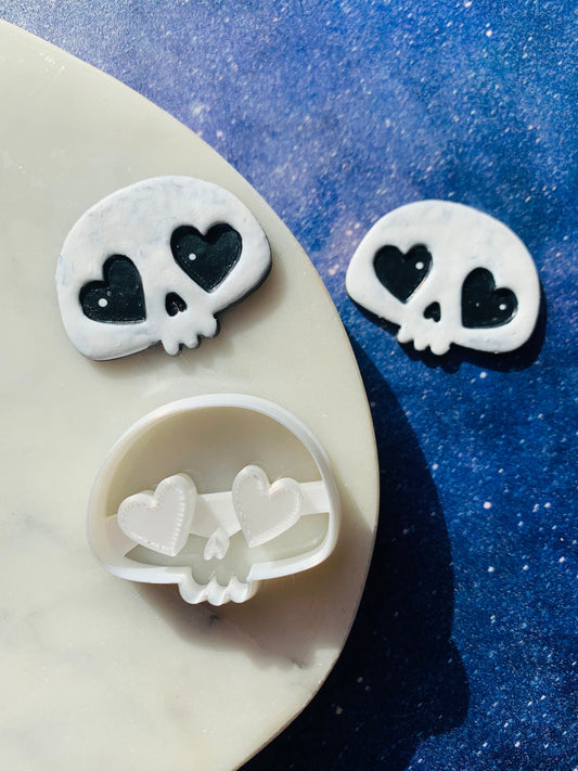 Large Chibi Skull with Heart Eyes   - Embossed Sharp Clay Cutter