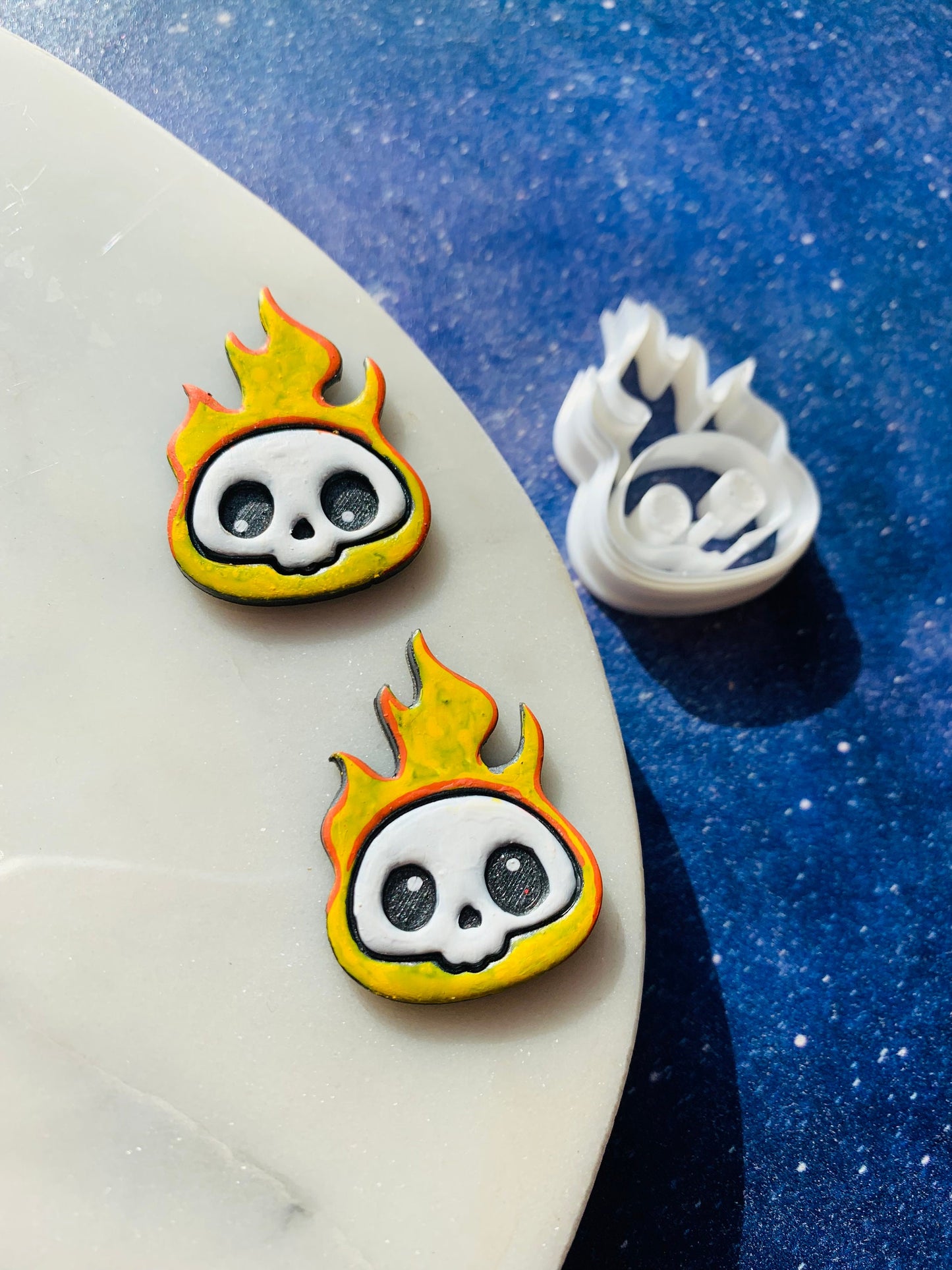 Small Chibi Skull in Ball of Fire - Embossed Sharp Clay Cutter