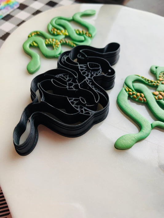 Large Intertwined Double Snakes - Embossed Sharp Clay Cutter