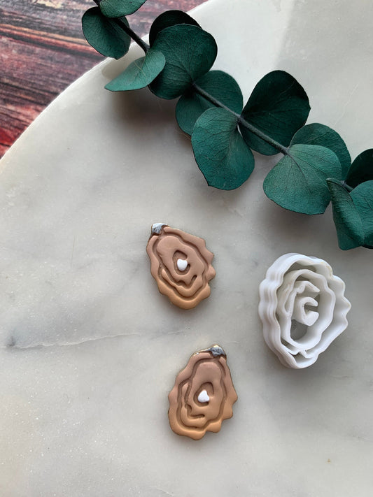 Detailed Little Half Oyster Sharp Clay Cutter