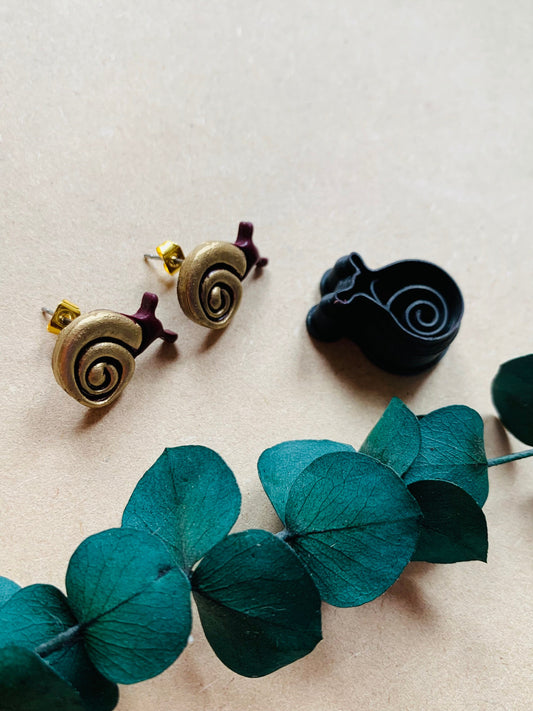 Small Snail Stud Earring Size - Embossed Sharp Clay Cutter