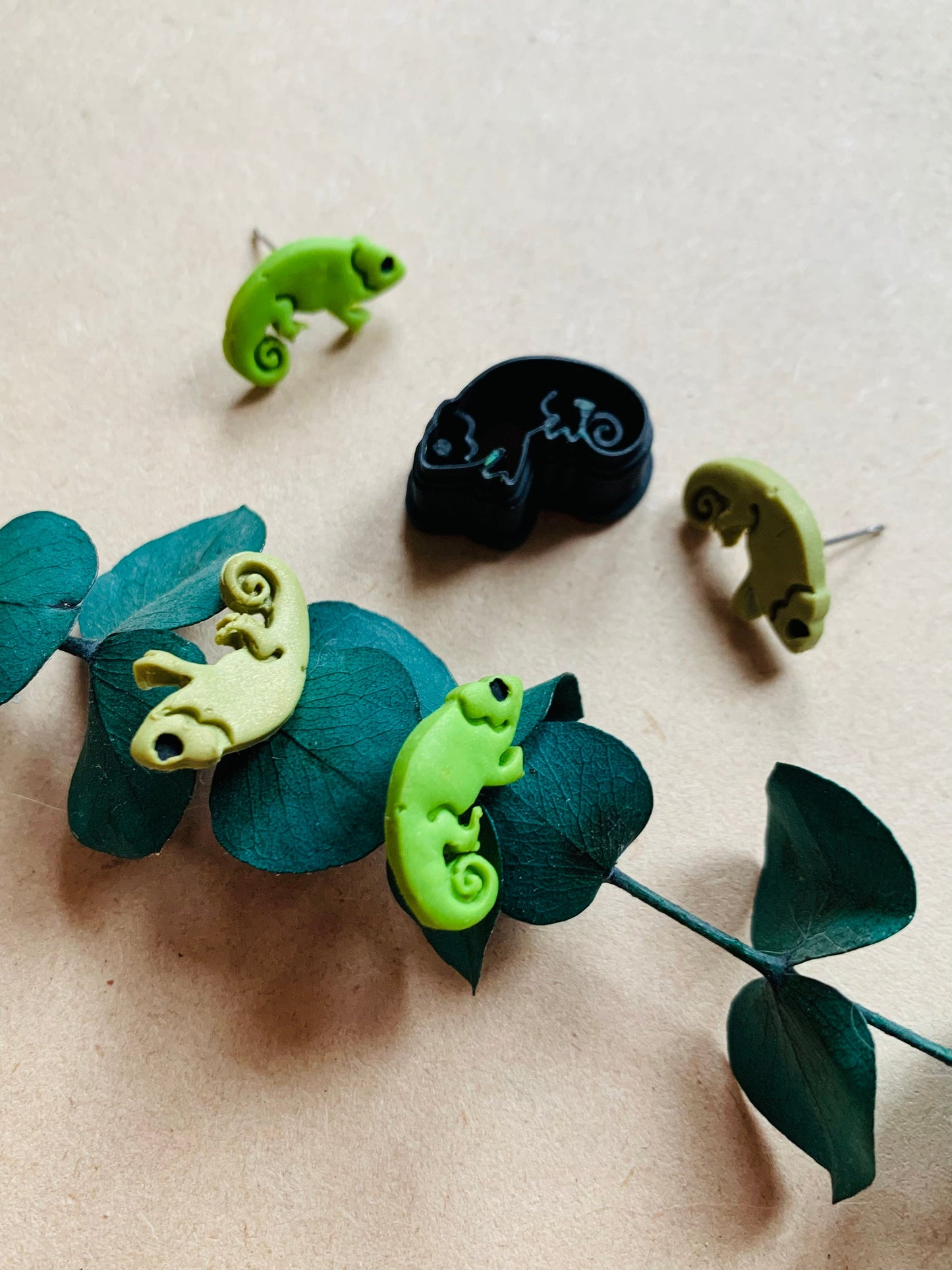 Detailed Little Chameleon Sharp Clay Cutter