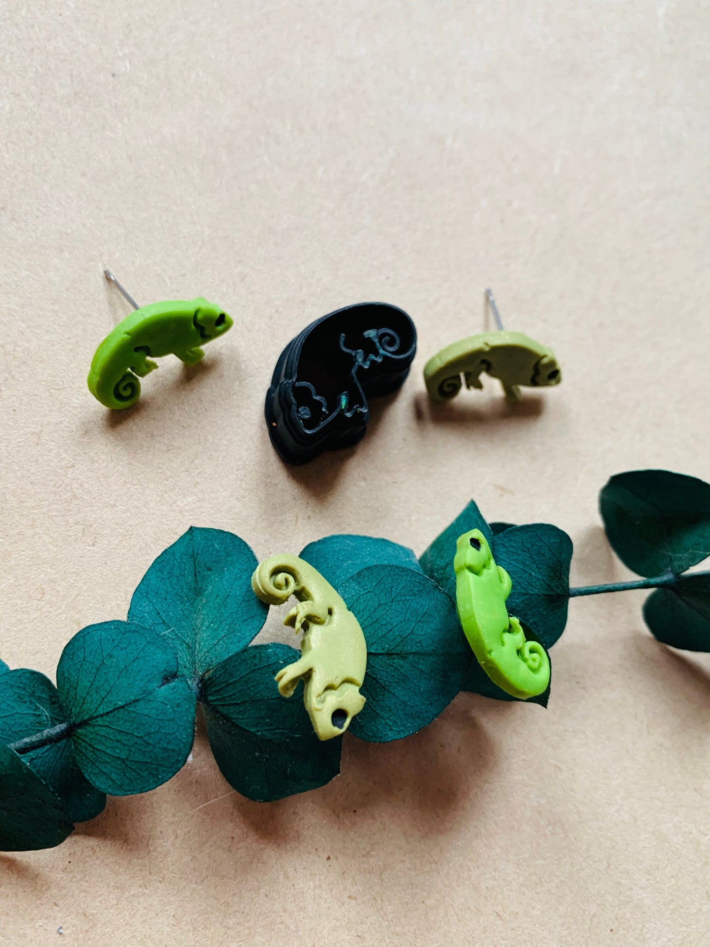 Detailed Little Chameleon Sharp Clay Cutter