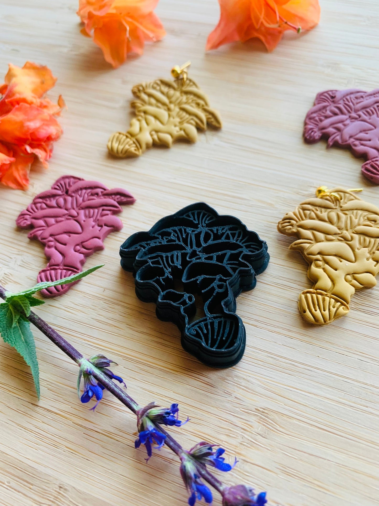 Oyster Mushroom Cluster Sharp Clay Cutter