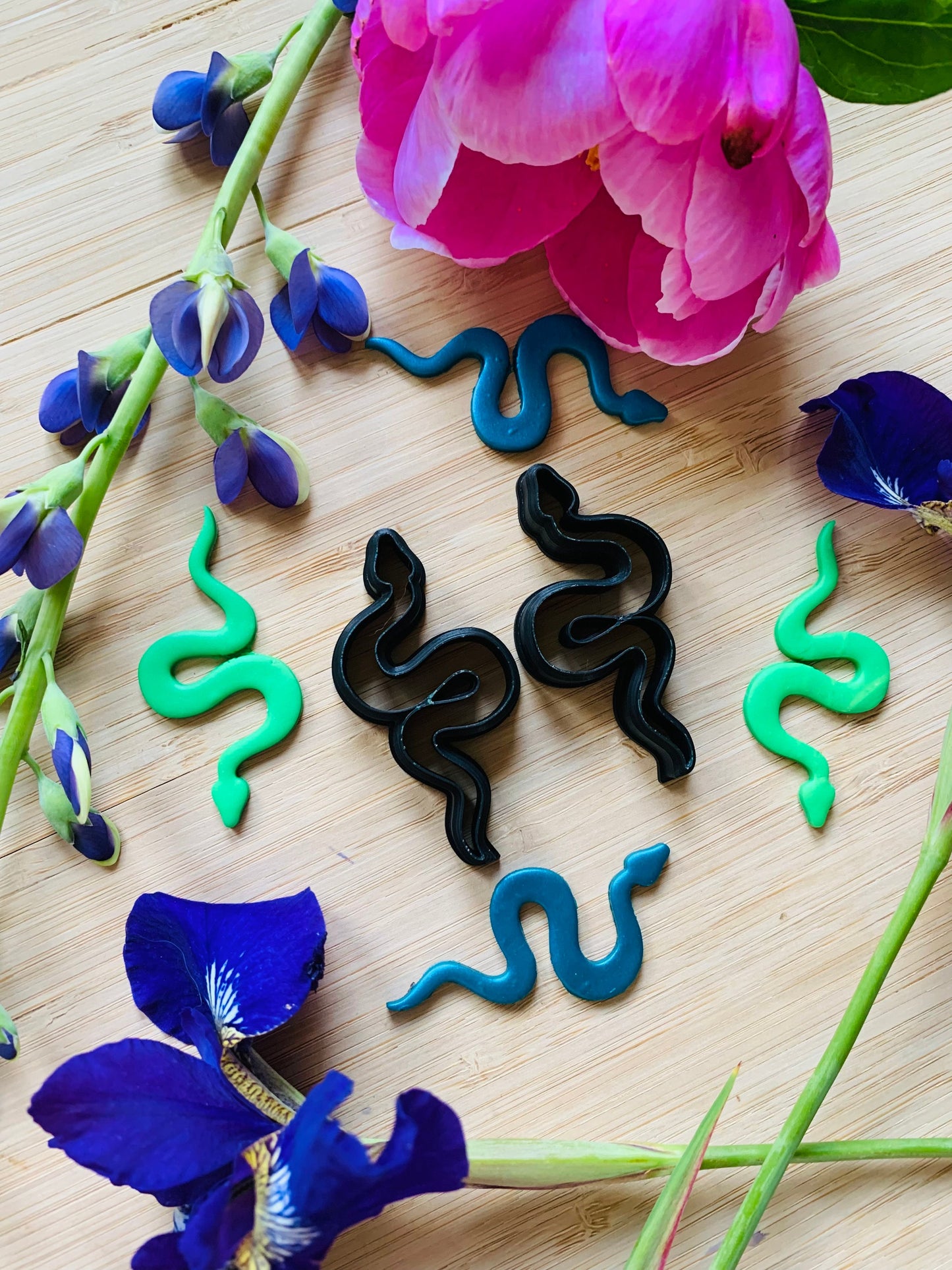 Medium Simple Snake - Embossed Sharp Cutters for Clay