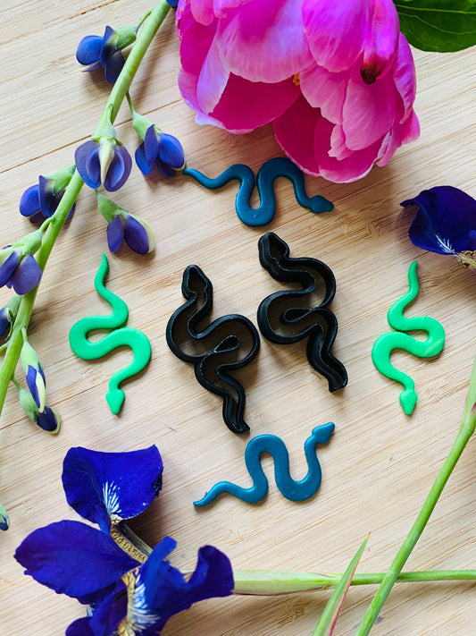 Medium Simple Snake - Embossed Sharp Cutters for Clay