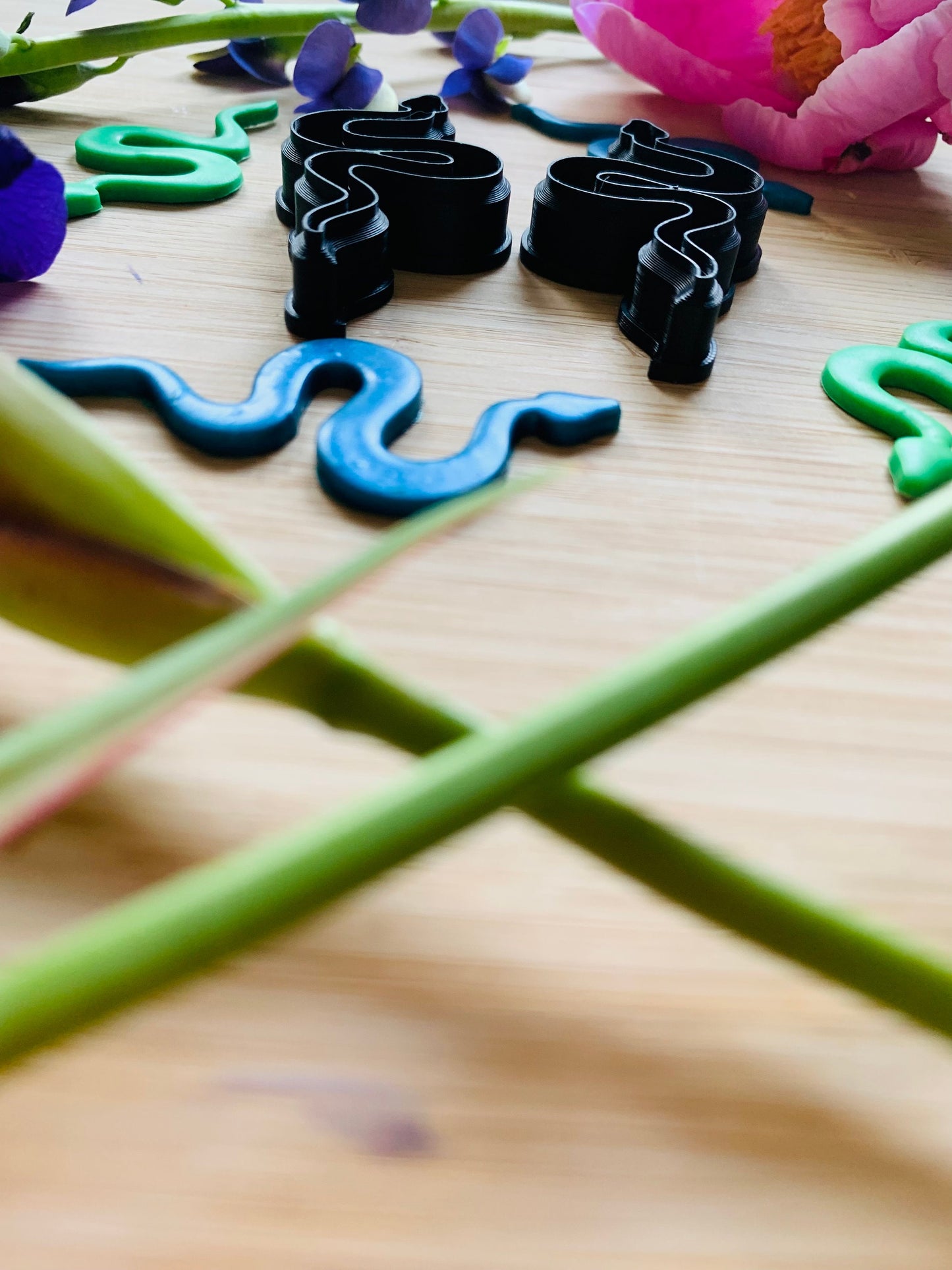 Medium Simple Snake - Embossed Sharp Cutters for Clay