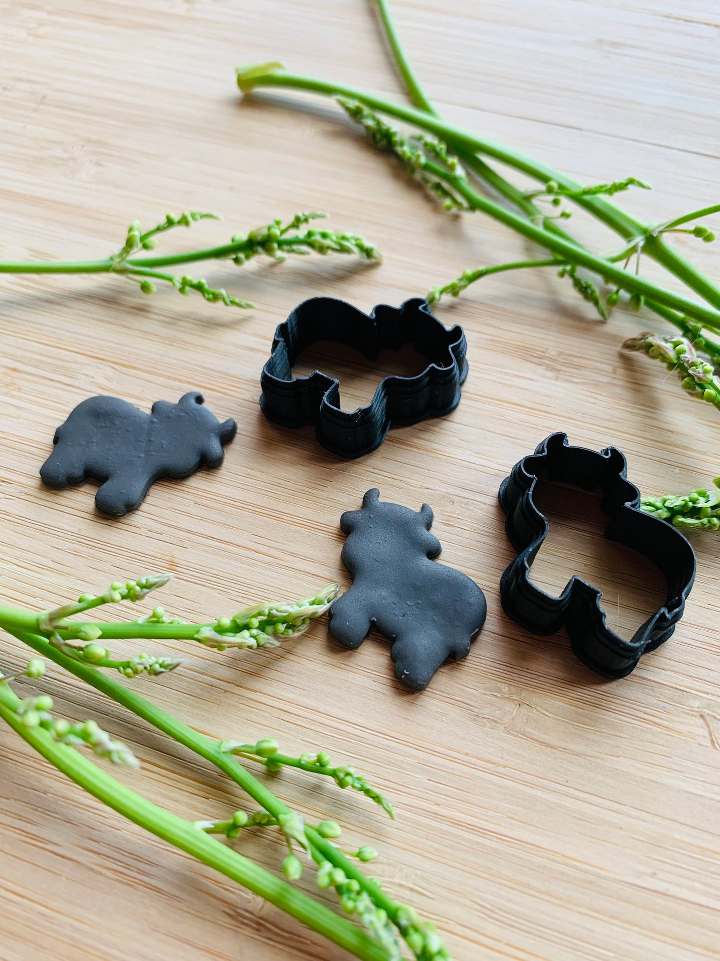 Small Cow Outline - Sharp Embossed Earring Clay Cutter