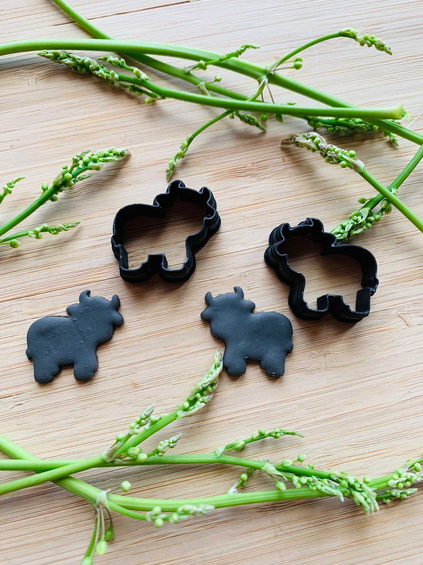 Small Cow Outline - Sharp Embossed Earring Clay Cutter