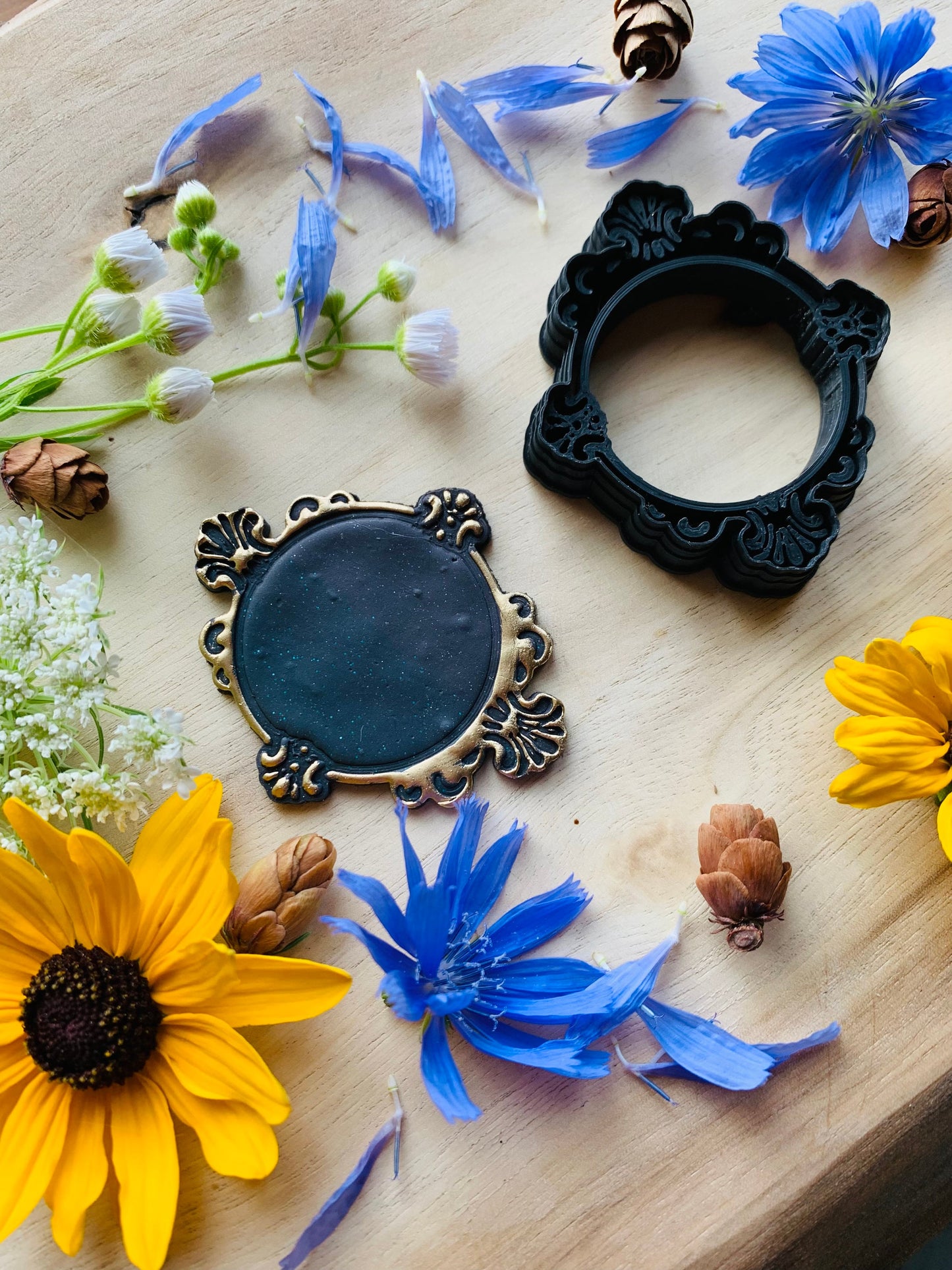 Filigree Circle Frame Sharp Clay Cutter