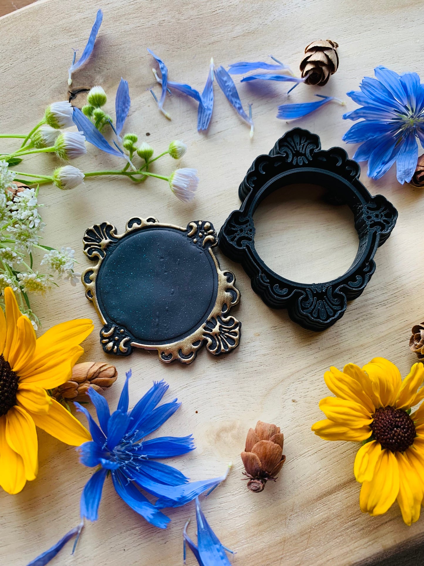 Filigree Circle Frame Sharp Clay Cutter