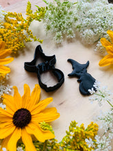 Load image into Gallery viewer, Cat with Witch Hat and Glaring Eyes Embossed Sharp Clay Cutter
