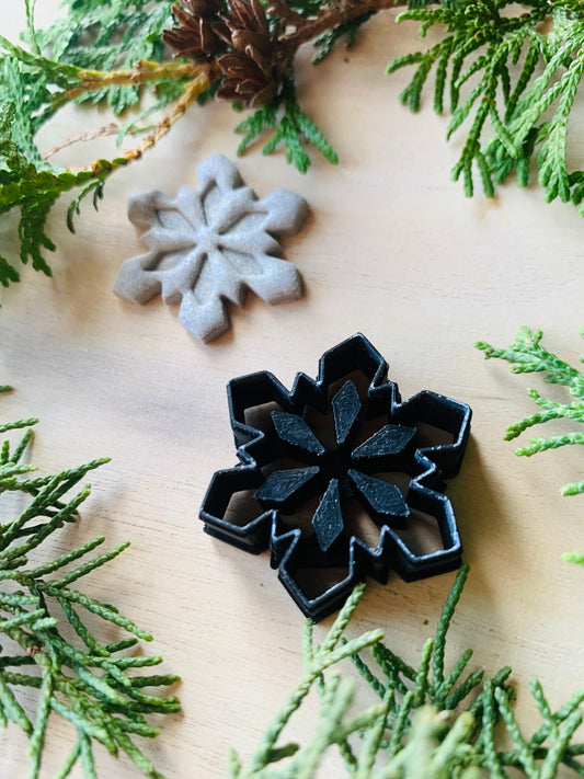 Medium Sharp Geometric Snowflake Embossed Sharp Clay Cutter