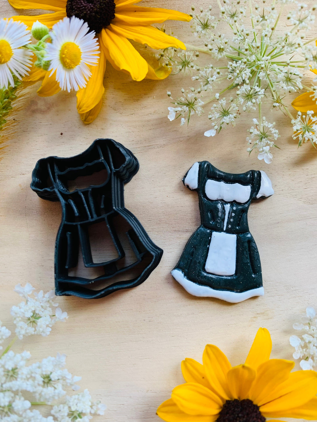 Oktoberfest Dress with Corset and Apron in Band - Embossed Sharp Clay Cutter