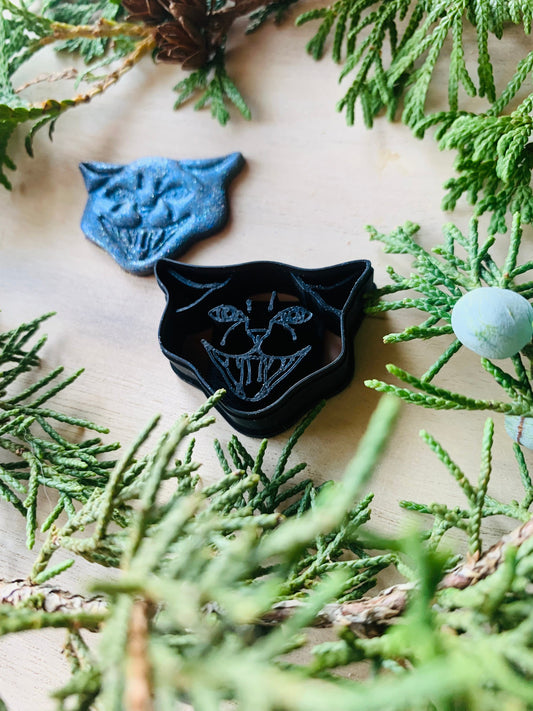 Hissing Cat Head - Embossed Sharp Clay Cutters