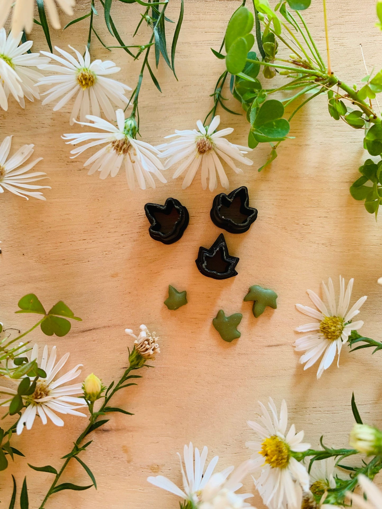 Set of 3 Micro Ivy Leaf Shape Leaves Sharp Clay Cutter