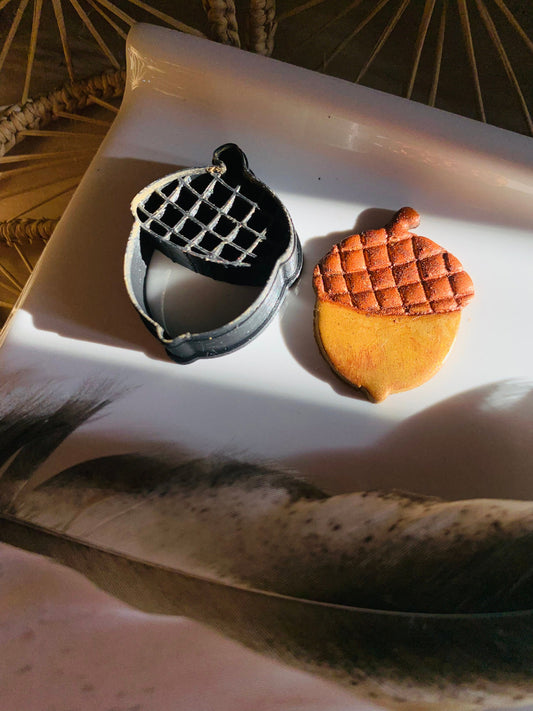 Large Acorn Nut Sharp Clay Cutter