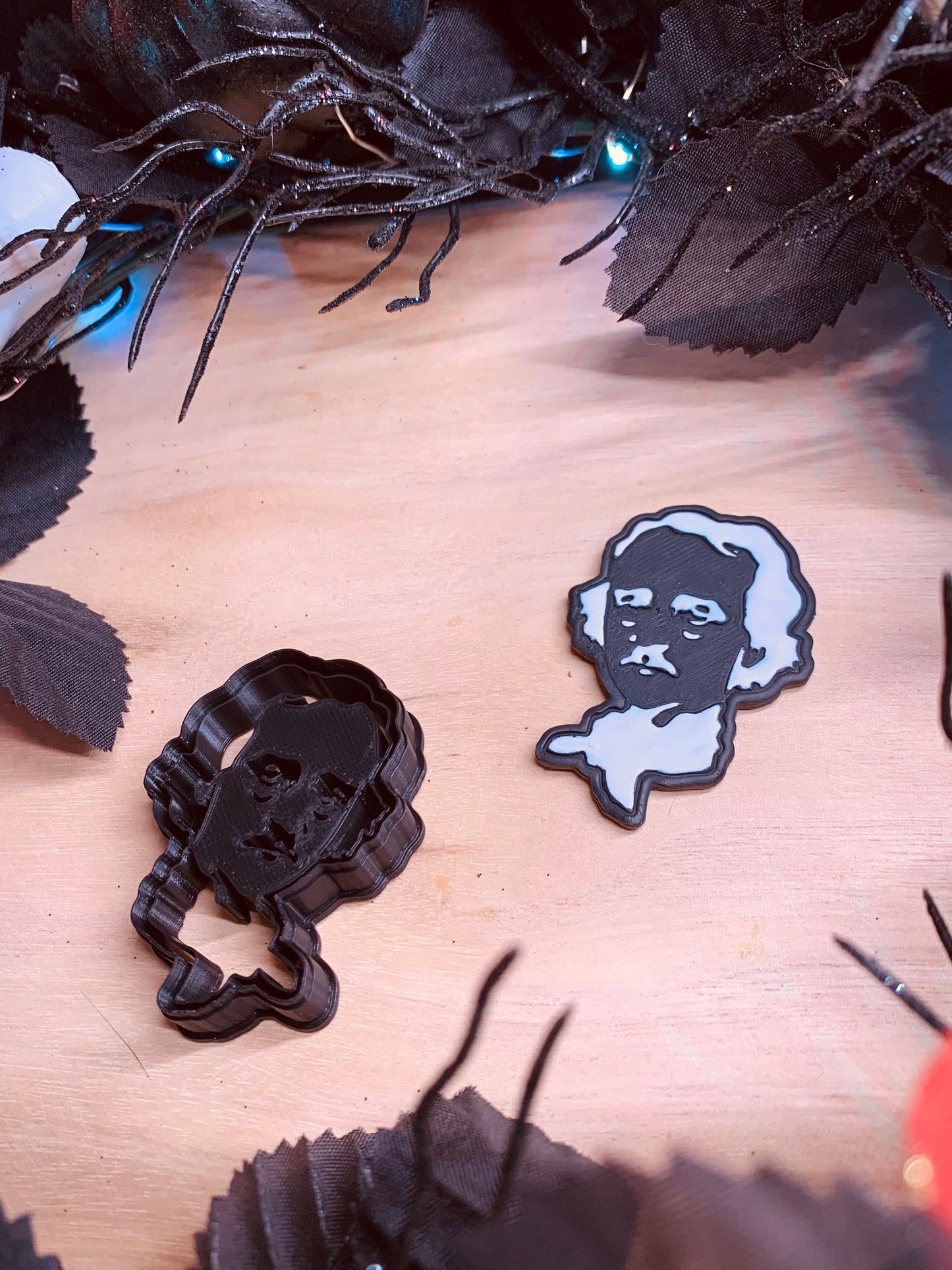 Poe Side Glance Sharp Clay Cutter
