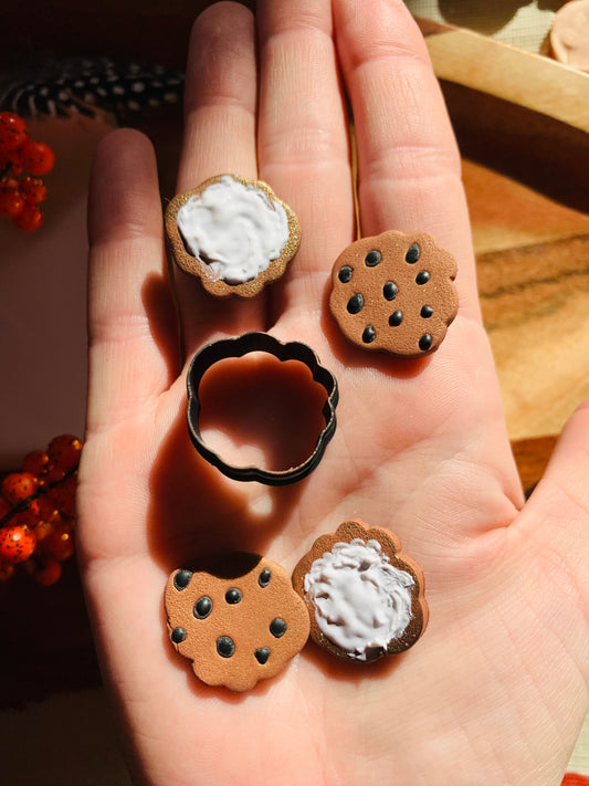 Simple Puffy Cookie Scalloped Edge Clay Cutter