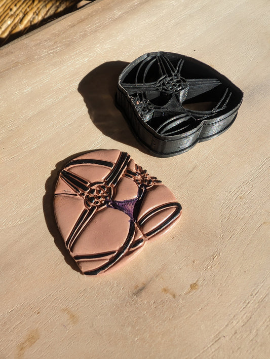 Rope Bound Hips Embossed Sharp Clay Cutter