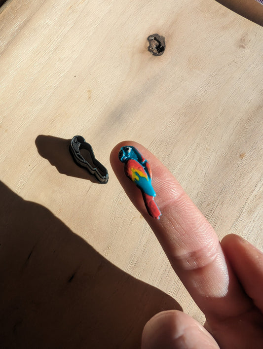 Tiny Parrot Macaw Bird Resting Sharp Clay Cutter