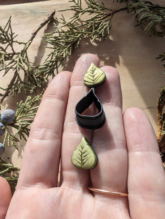 Mini Lilac Leaf Sharp Clay Cutter