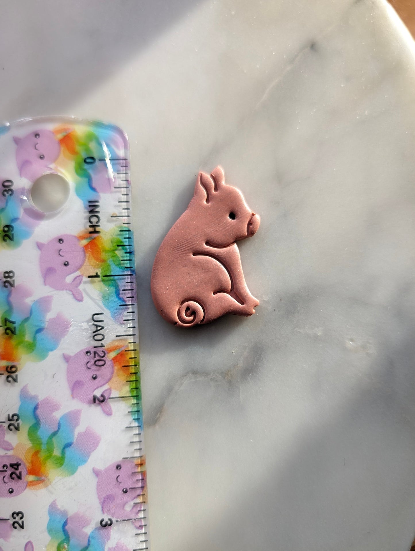 Side Sitting Pig with Curly Tail Sharp Clay Cutter